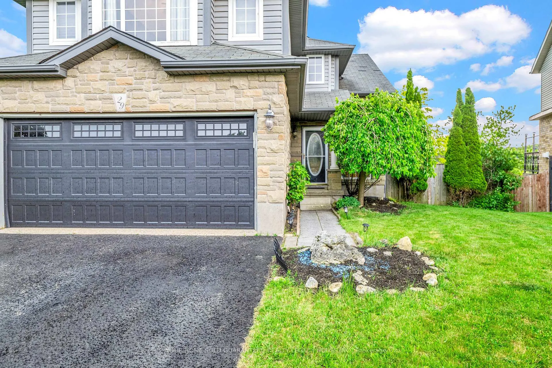Photo 3 of 29 Cameron Court, Orangeville — HOMEH