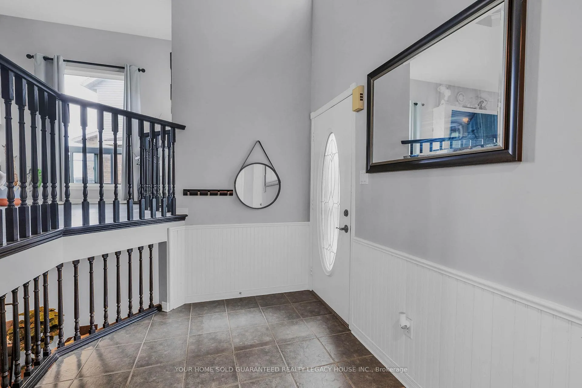 Photo 5 of 29 Cameron Court, Orangeville — HOMEH