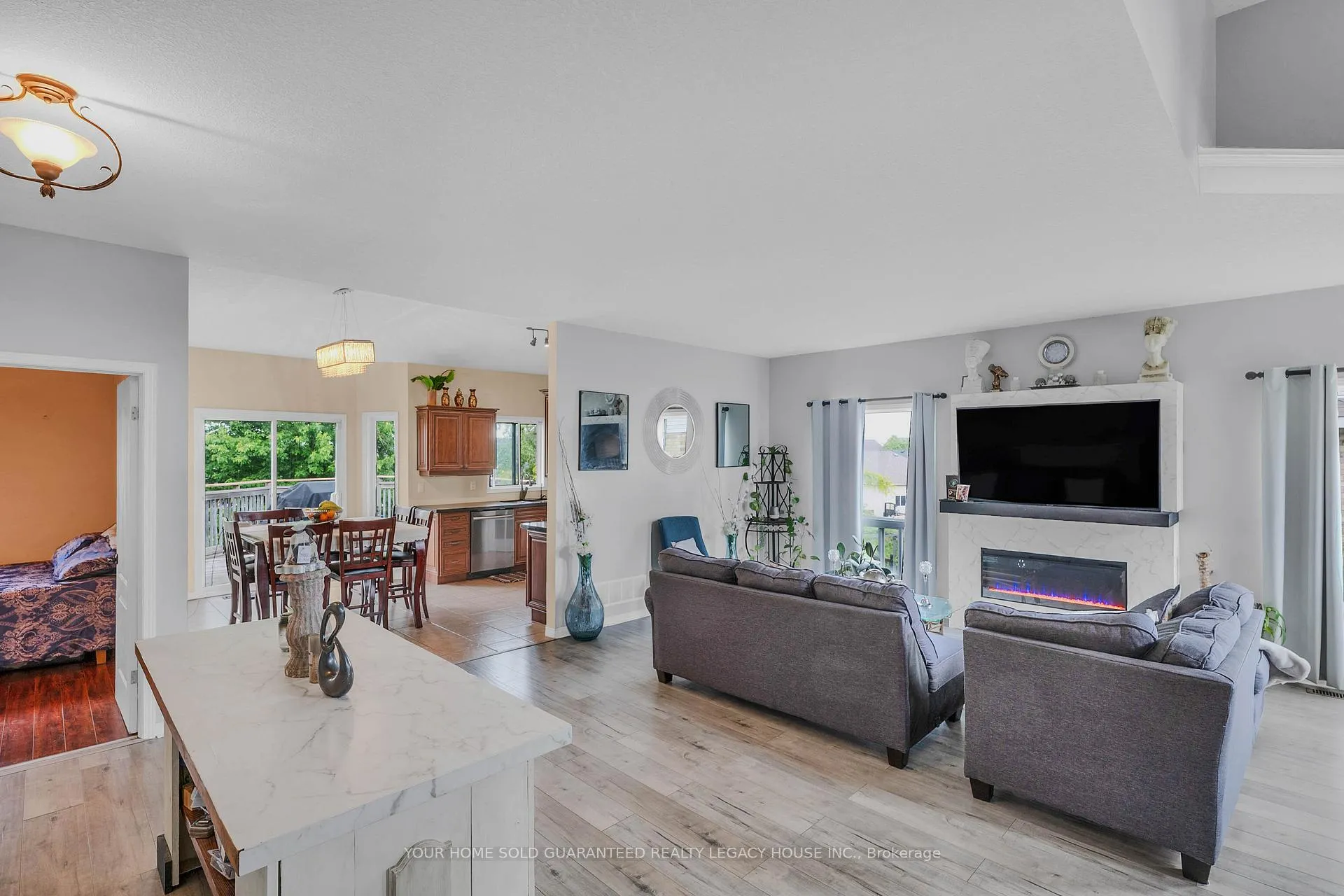 Photo 6 of 29 Cameron Court, Orangeville — HOMEH