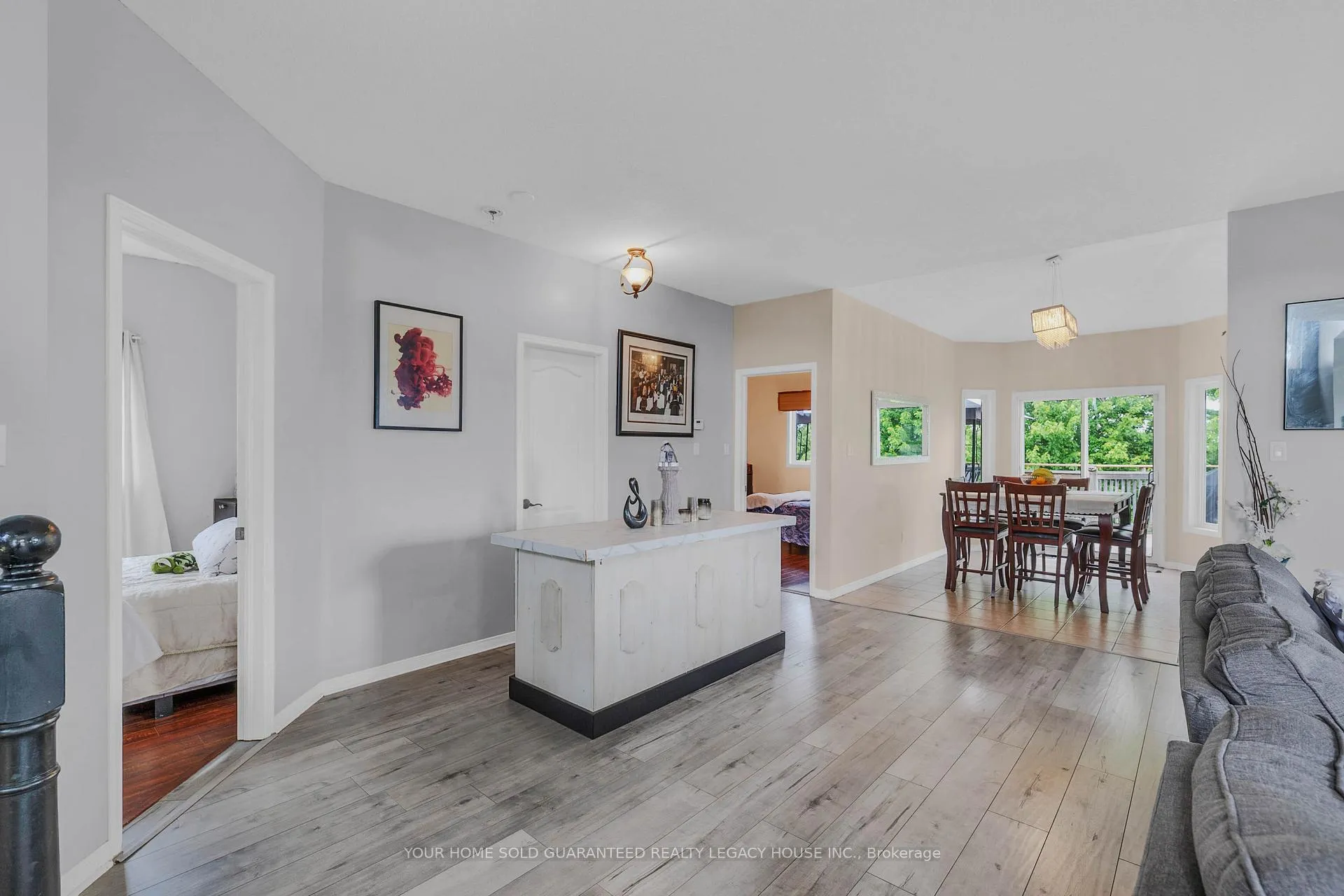 Photo 10 of 29 Cameron Court, Orangeville — HOMEH