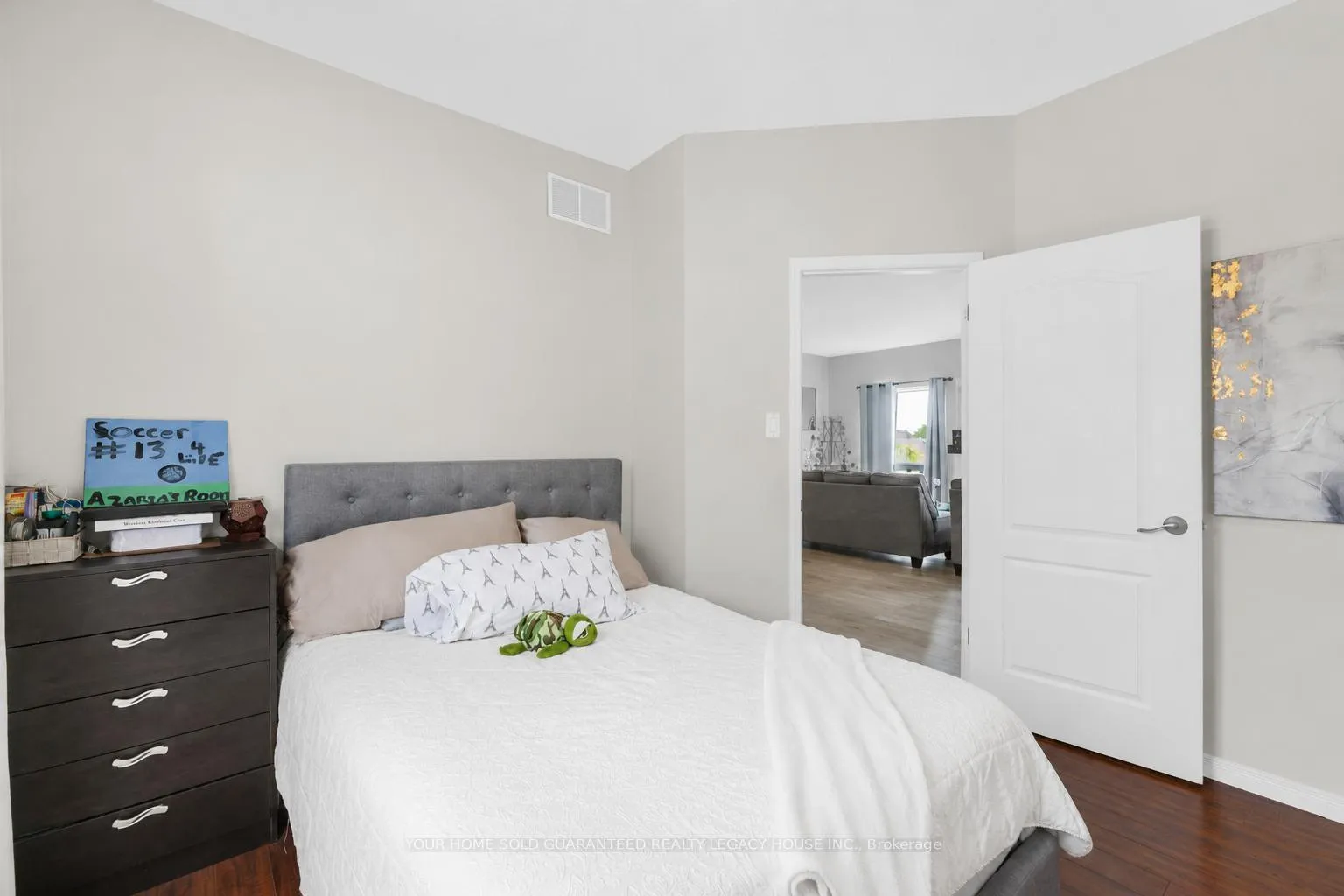 Photo 24 of 29 Cameron Court, Orangeville — HOMEH