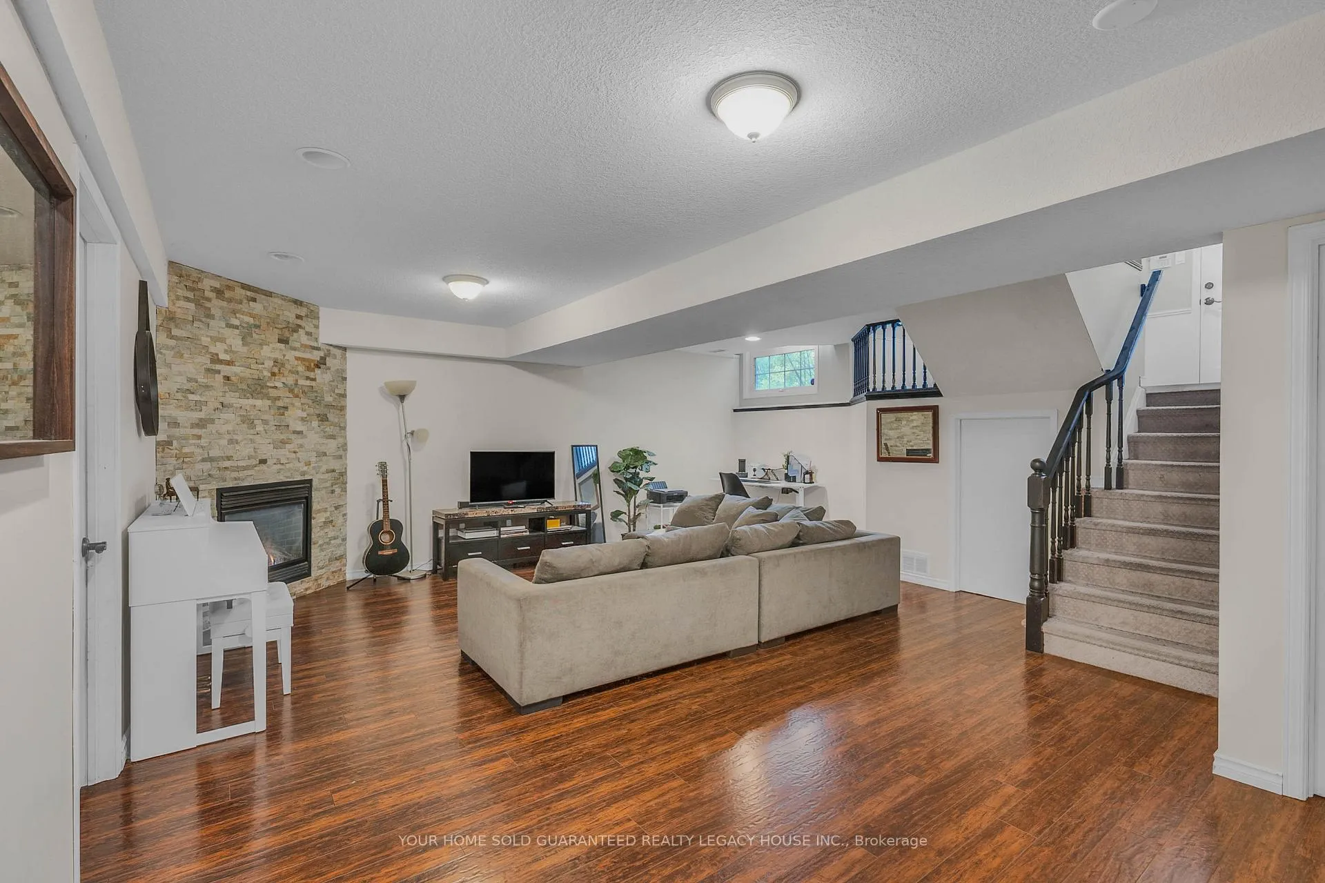 Photo 26 of 29 Cameron Court, Orangeville — HOMEH