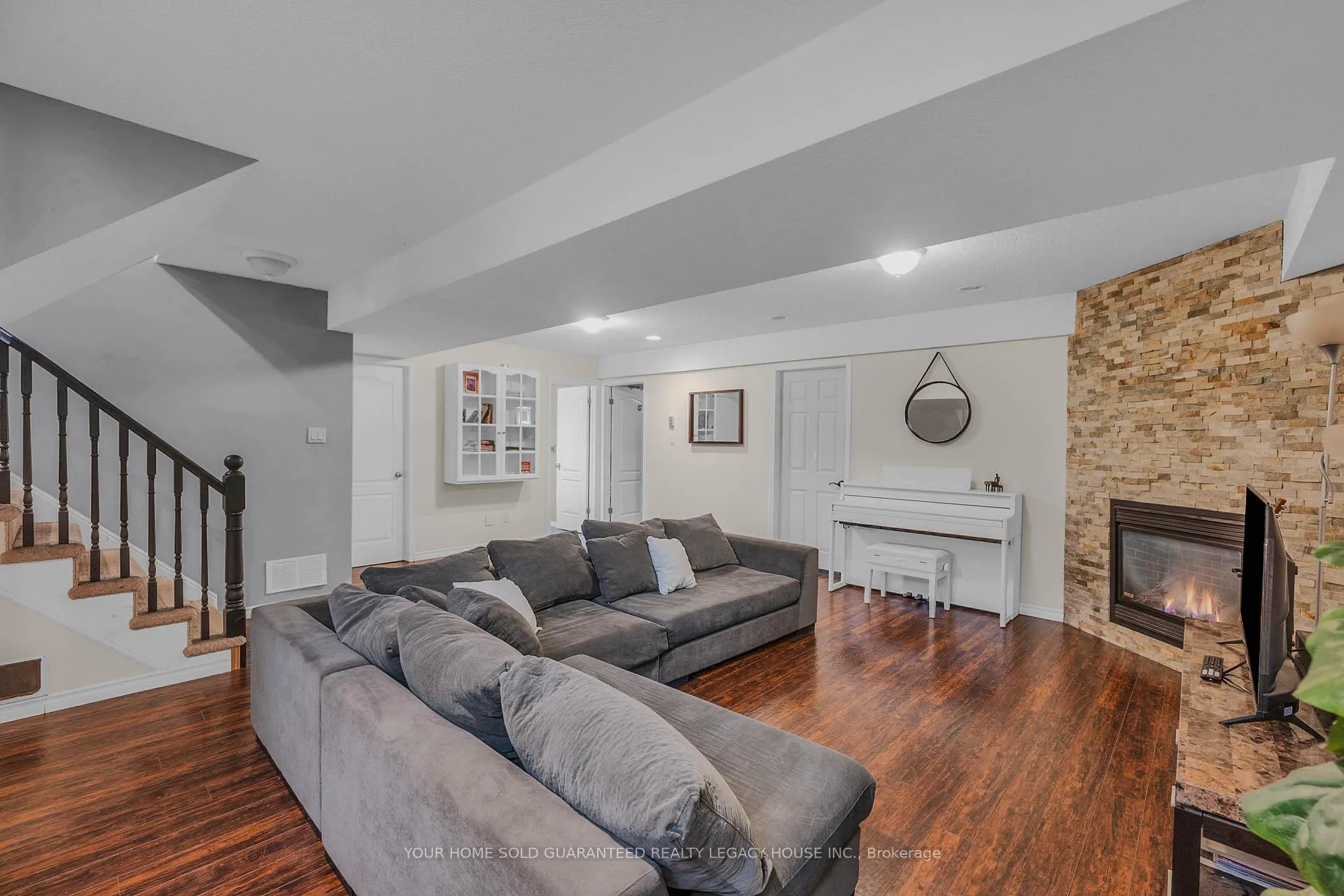 Photo 27 of 29 Cameron Court, Orangeville — HOMEH
