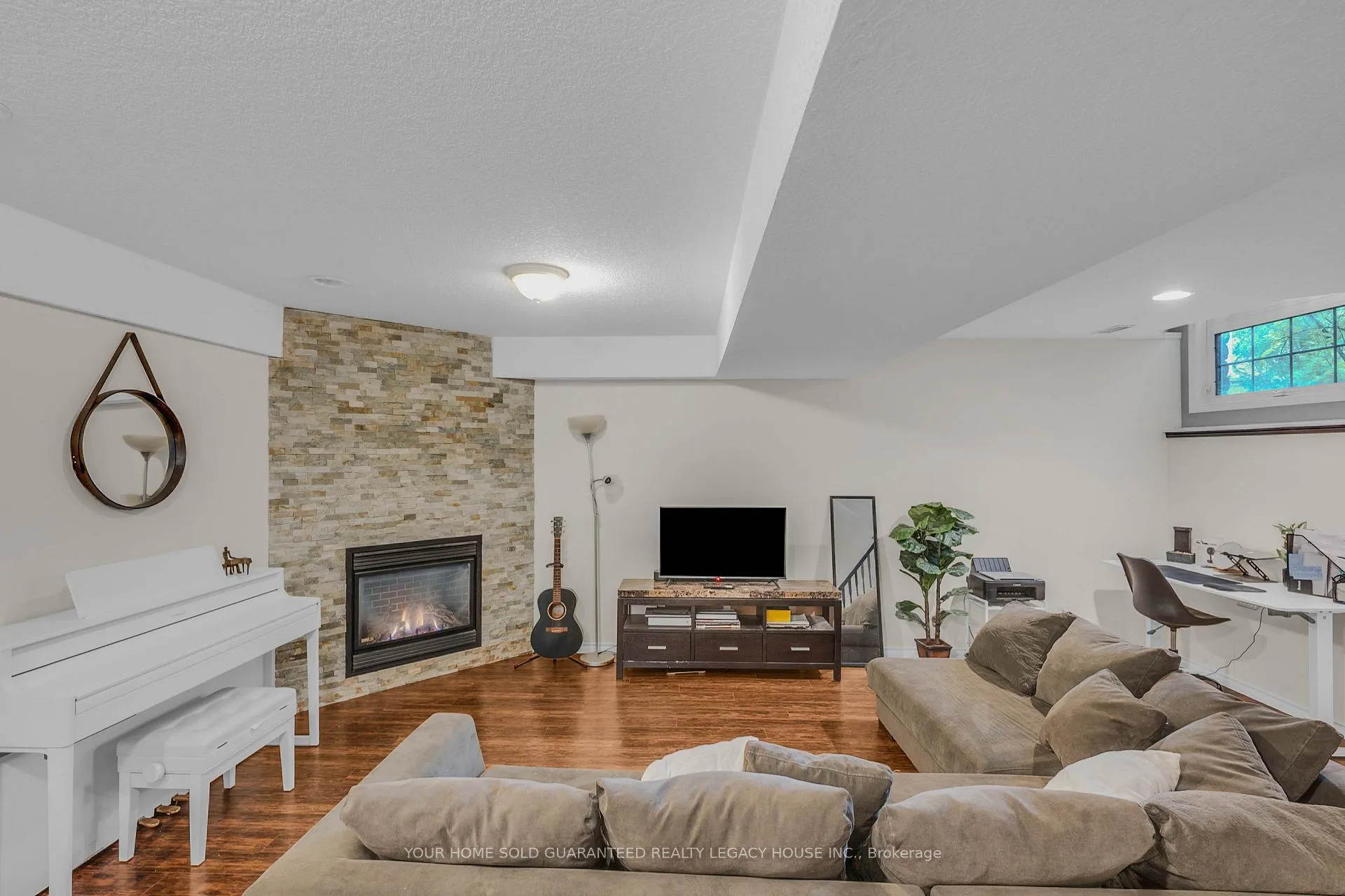 Photo 28 of 29 Cameron Court, Orangeville — HOMEH