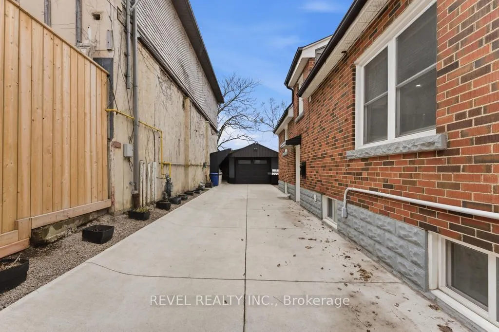 Photo 6 of 44 Jefferson Avenue, Hamilton, Bartonville — HOMEH