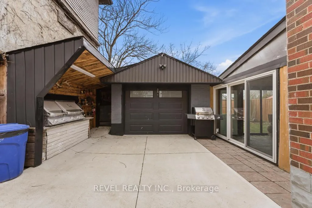 Photo 8 of 44 Jefferson Avenue, Hamilton, Bartonville — HOMEH