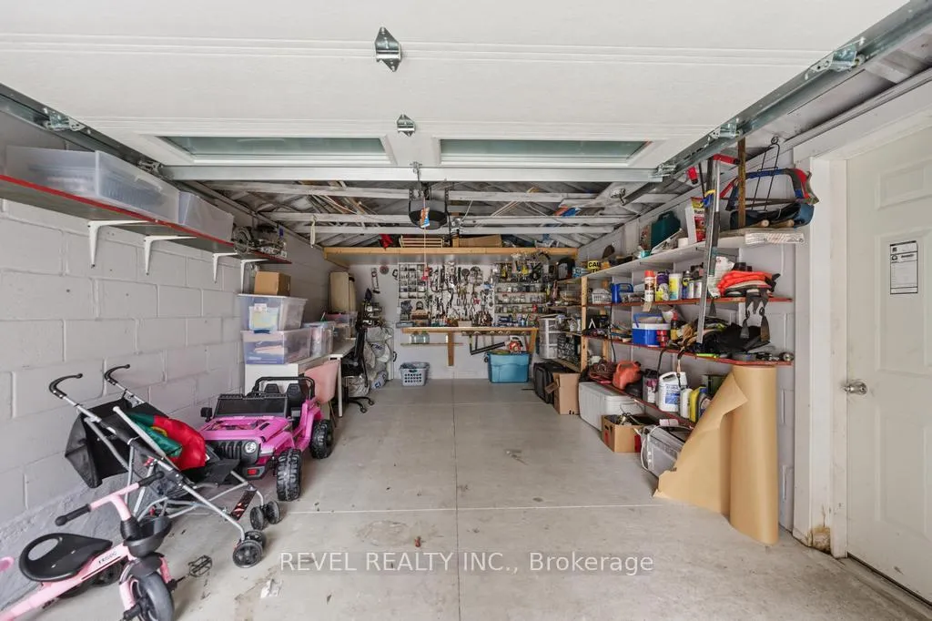 Photo 9 of 44 Jefferson Avenue, Hamilton, Bartonville — HOMEH