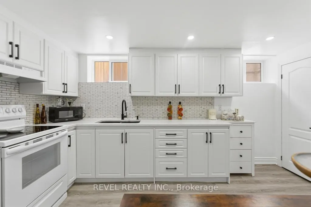 Photo 16 of 44 Jefferson Avenue, Hamilton, Bartonville — HOMEH