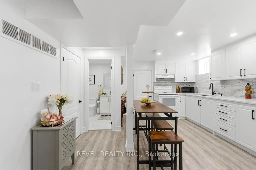 Photo 18 of 44 Jefferson Avenue, Hamilton, Bartonville — HOMEH