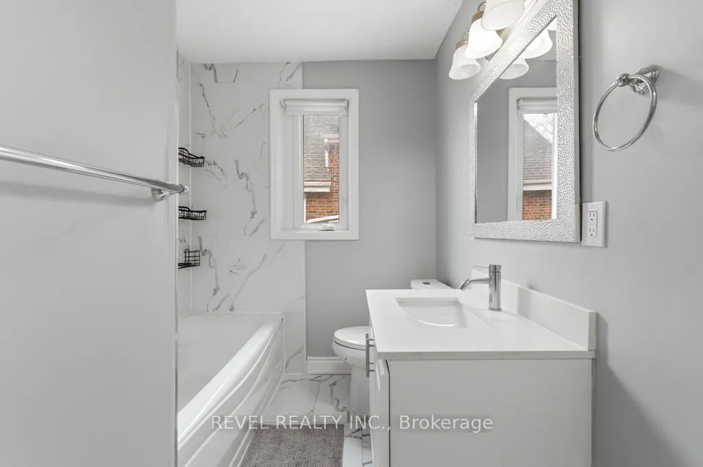Photo 36 of 44 Jefferson Avenue, Hamilton, Bartonville — HOMEH