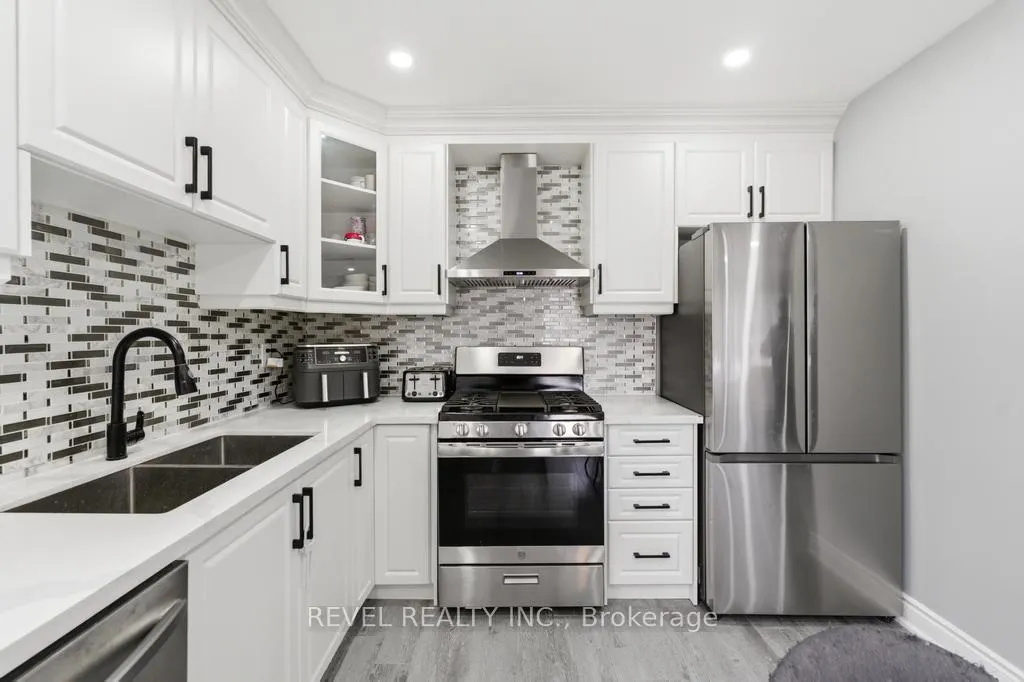Photo 38 of 44 Jefferson Avenue, Hamilton, Bartonville — HOMEH