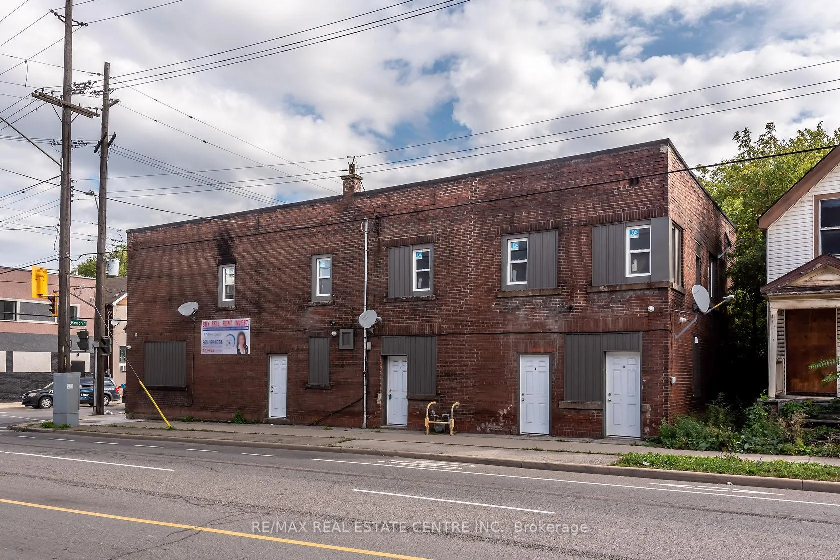 Photo 5 of Unit E, 104 Beach Road E, Hamilton, Crown Point — HOMEH