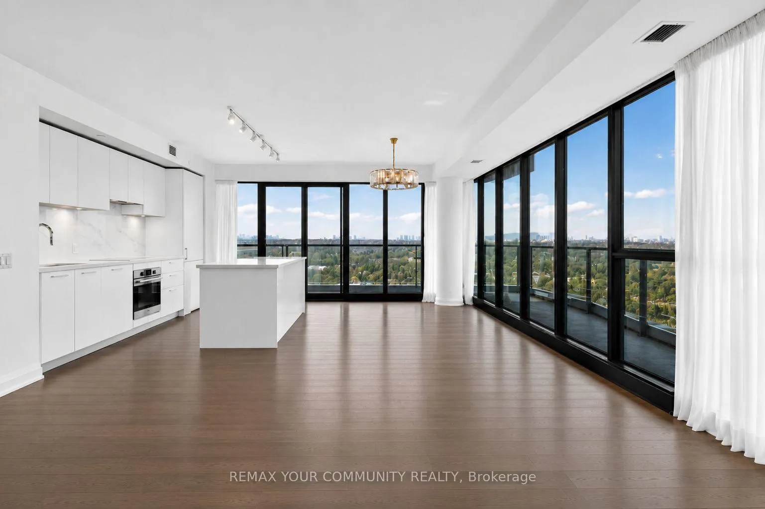Photo 4 of Unit 1305, 33 Frederick Todd Way, Toronto, Thorncliffe Park — HOMEH