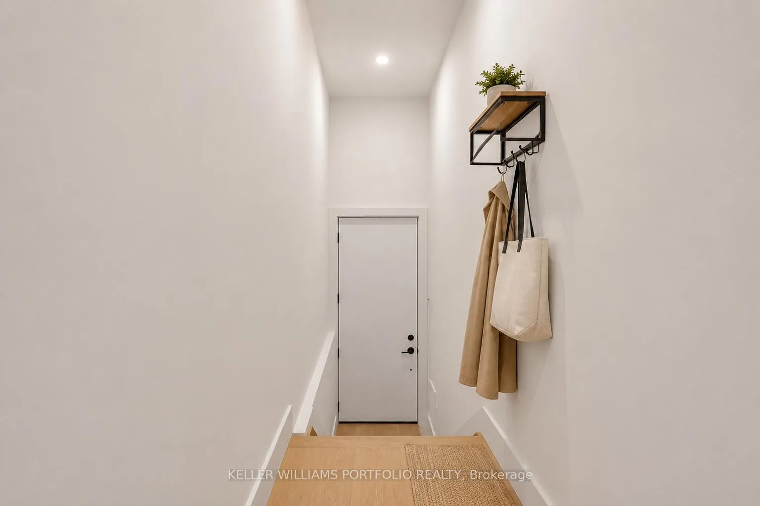 Photo 3 of Unit Unit C, 49 Morningside Avenue, Toronto, High Park-Swansea — HOMEH