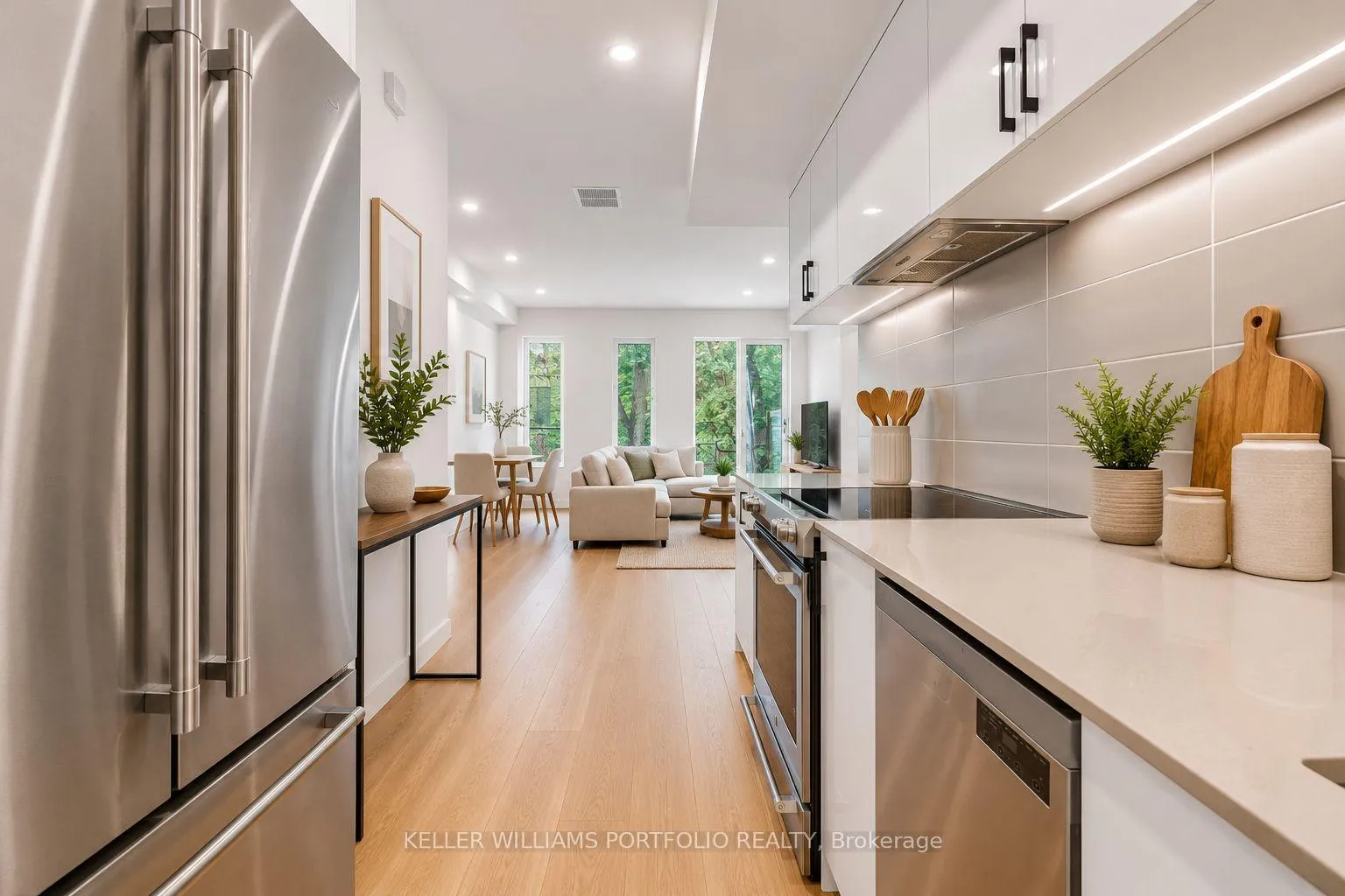 Photo 4 of Unit Unit C, 49 Morningside Avenue, Toronto, High Park-Swansea — HOMEH