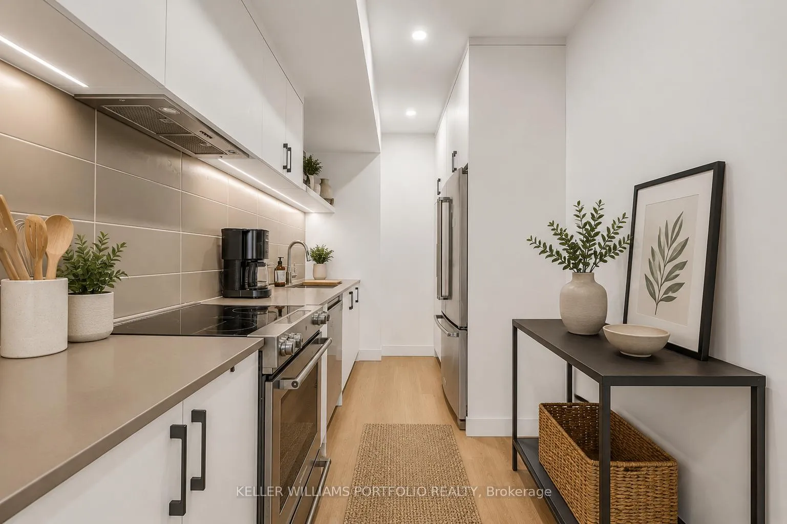 Photo 5 of Unit Unit C, 49 Morningside Avenue, Toronto, High Park-Swansea — HOMEH