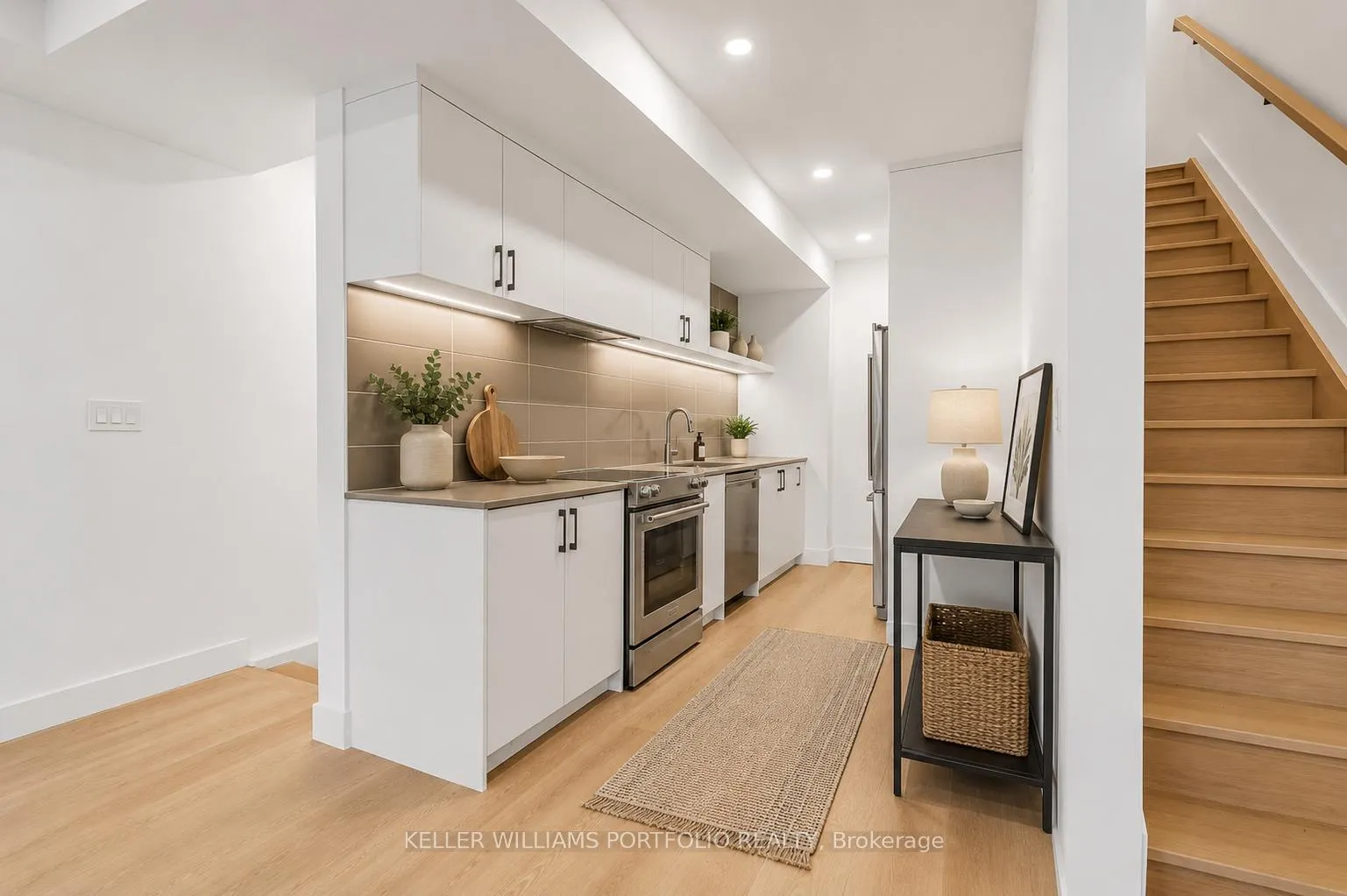 Photo 6 of Unit Unit C, 49 Morningside Avenue, Toronto, High Park-Swansea — HOMEH