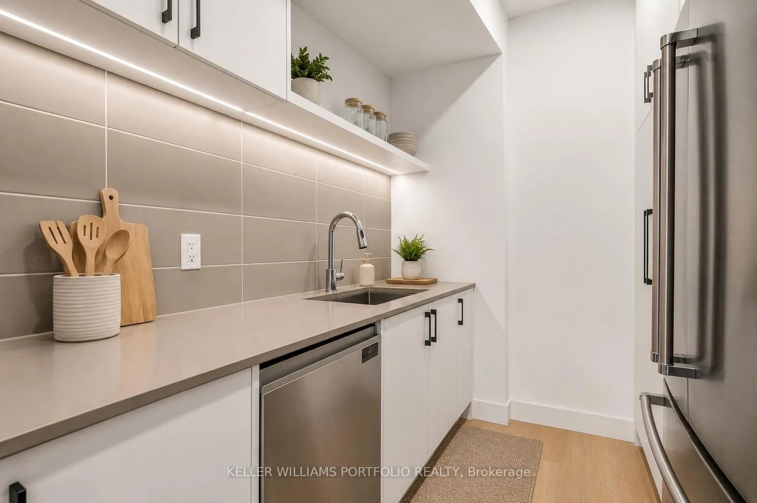 Photo 7 of Unit Unit C, 49 Morningside Avenue, Toronto, High Park-Swansea — HOMEH