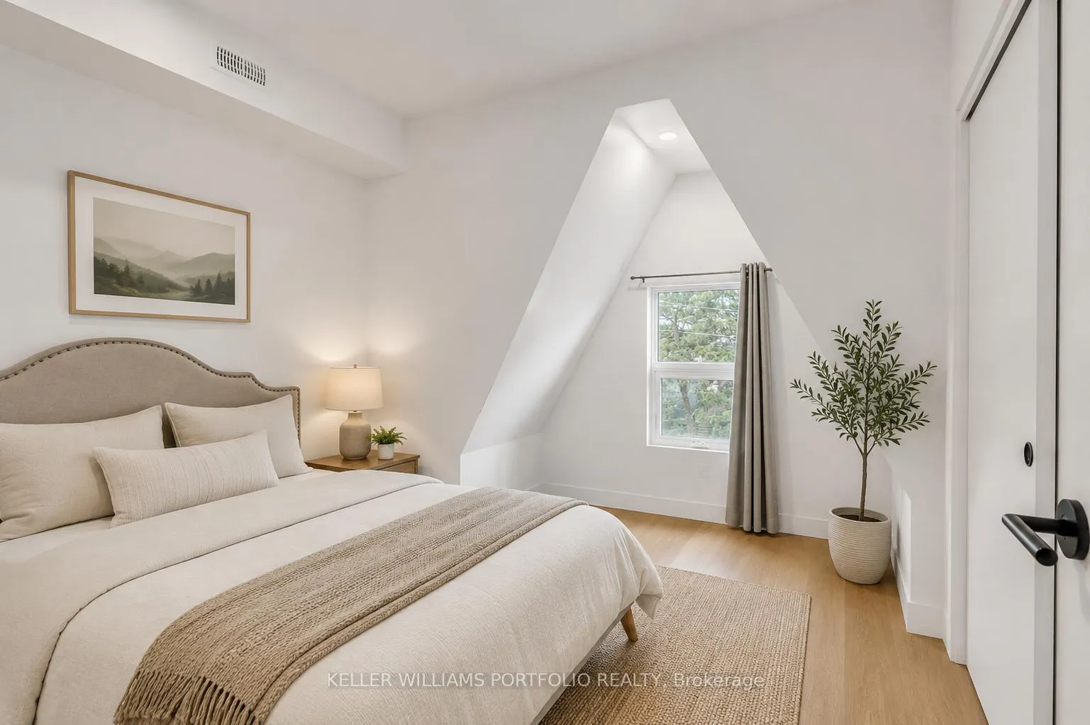Photo 14 of Unit Unit C, 49 Morningside Avenue, Toronto, High Park-Swansea — HOMEH