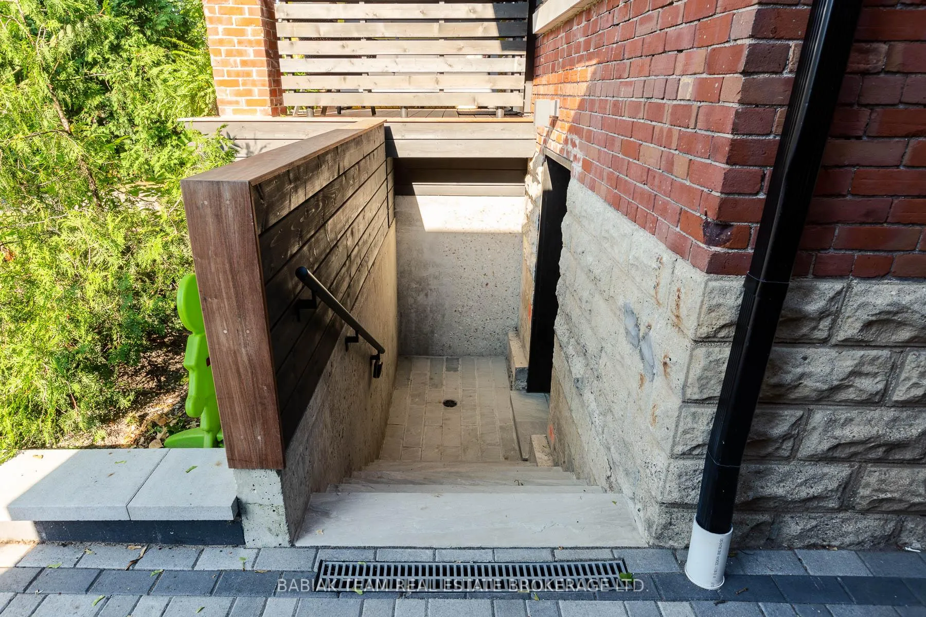 Photo 2 of Unit Lower, 1 Ostend Avenue, Toronto, High Park-Swansea — HOMEH