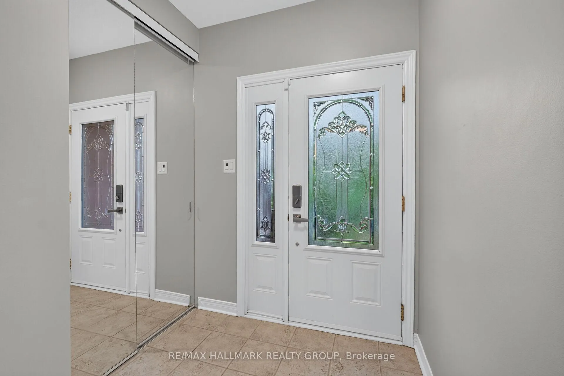 Photo 4 of 162 Dunbarton Court, Ottawa, Cardinal Glen — HOMEH