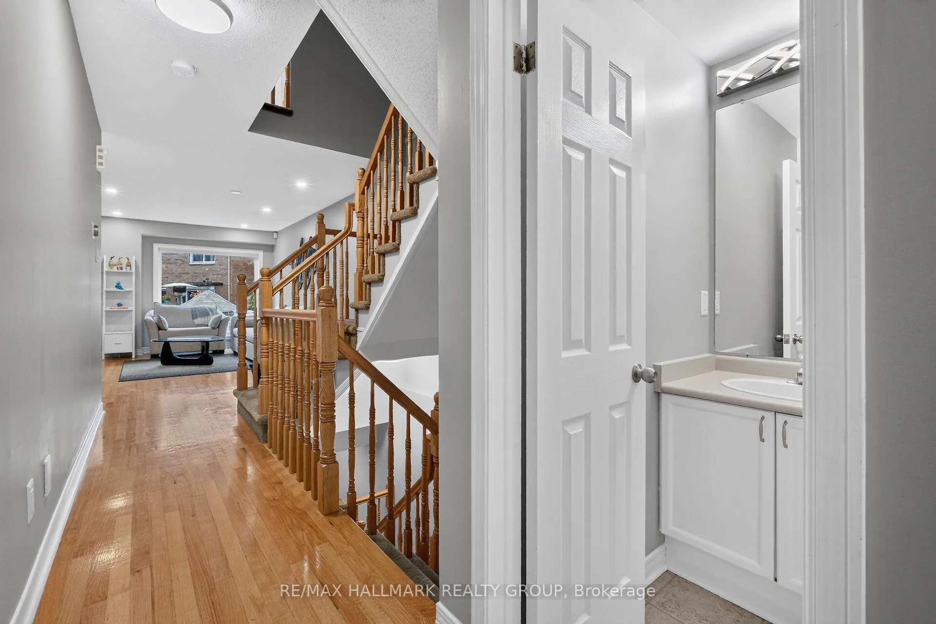 Photo 5 of 162 Dunbarton Court, Ottawa, Cardinal Glen — HOMEH
