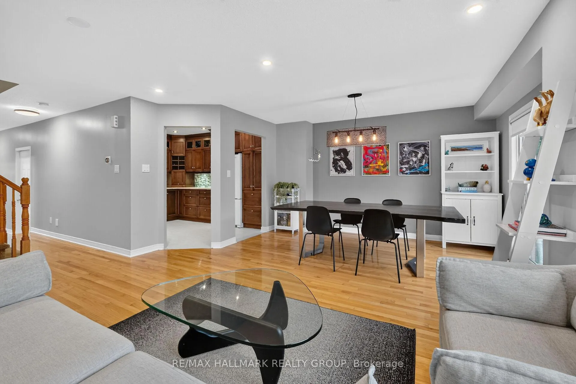 Photo 11 of 162 Dunbarton Court, Ottawa, Cardinal Glen — HOMEH