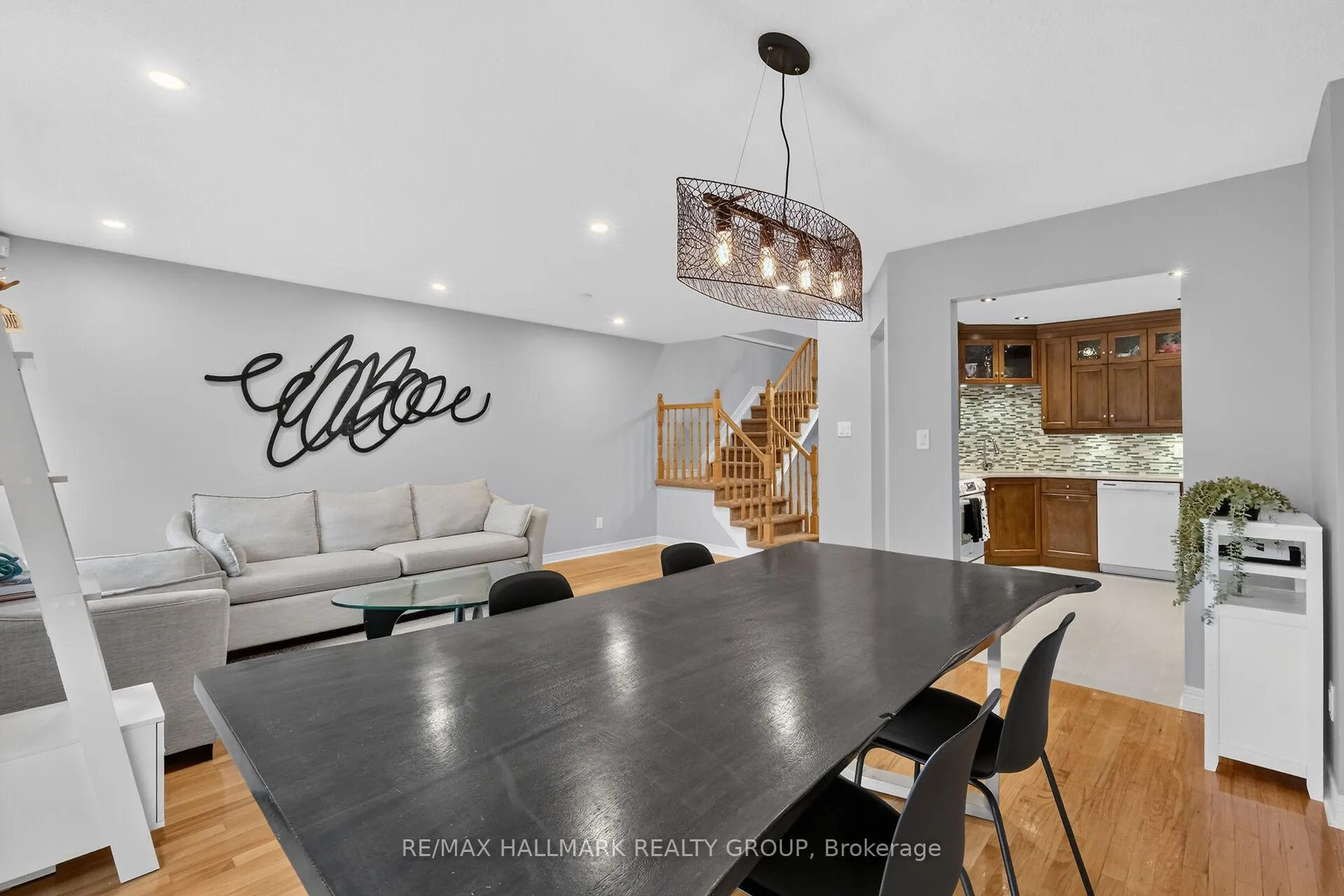 Photo 13 of 162 Dunbarton Court, Ottawa, Cardinal Glen — HOMEH