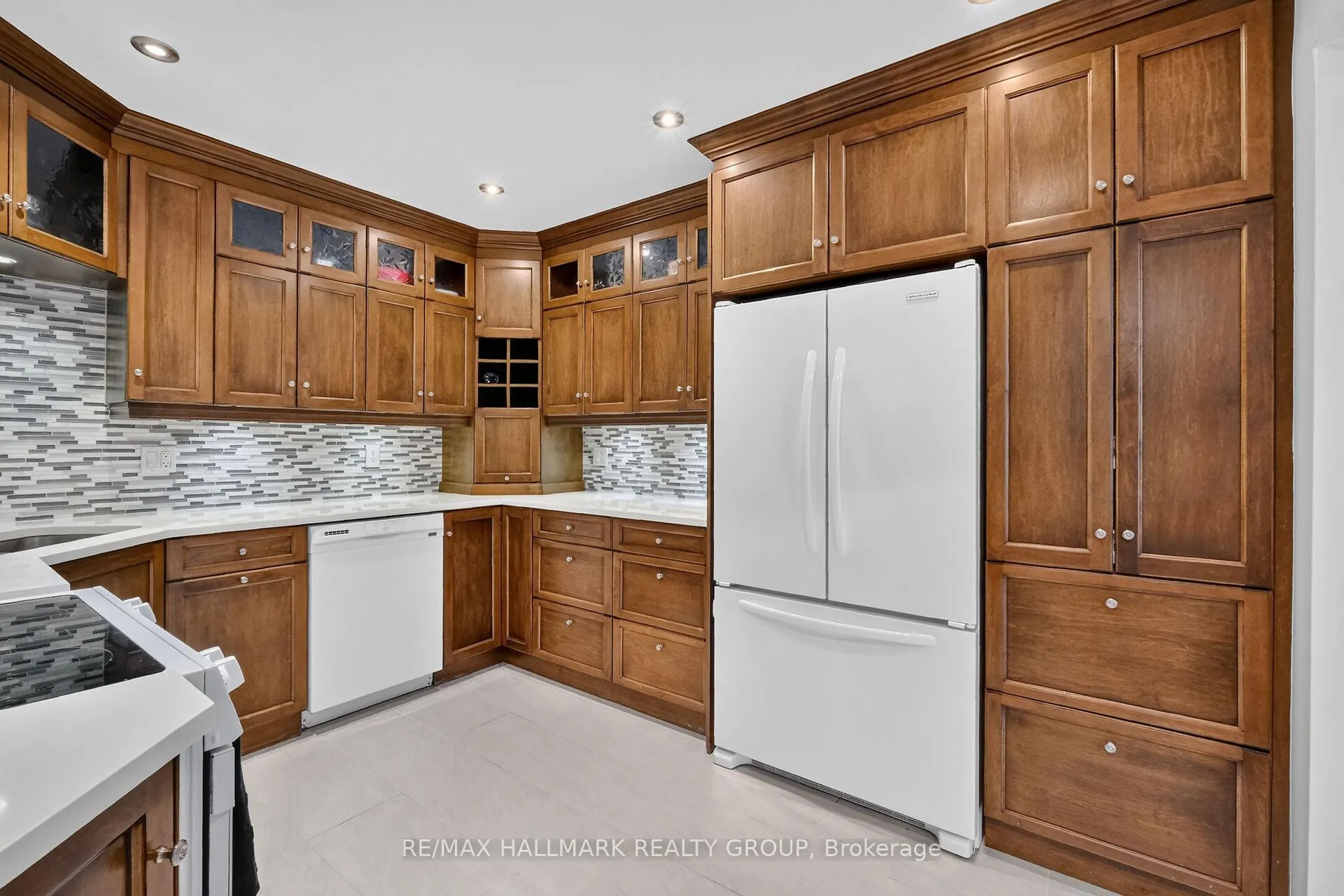 Photo 14 of 162 Dunbarton Court, Ottawa, Cardinal Glen — HOMEH