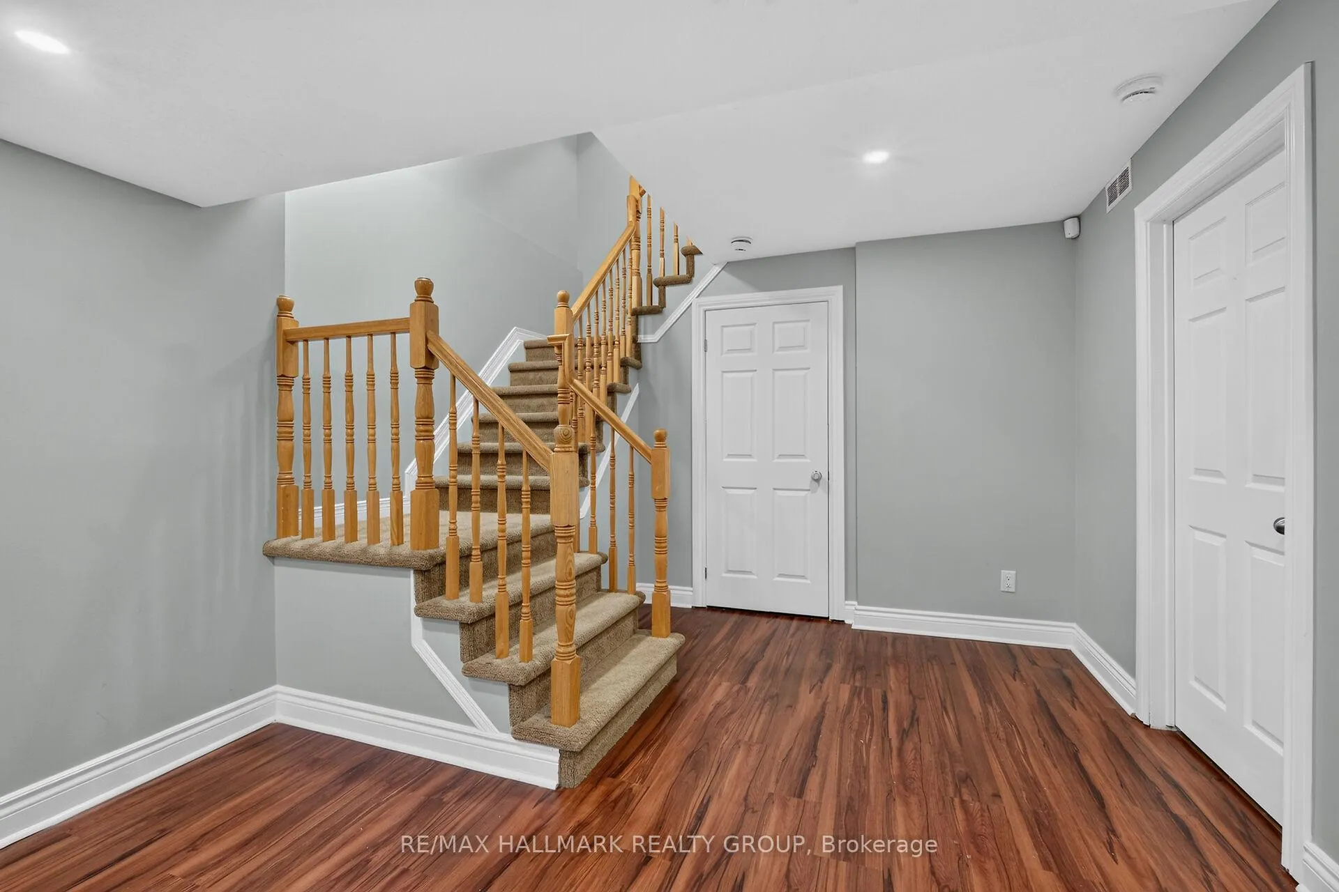 Photo 17 of 162 Dunbarton Court, Ottawa, Cardinal Glen — HOMEH