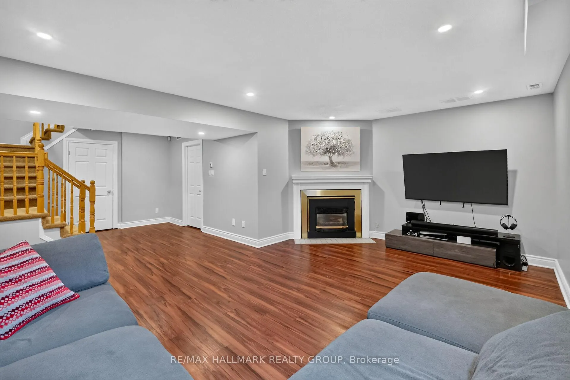 Photo 19 of 162 Dunbarton Court, Ottawa, Cardinal Glen — HOMEH