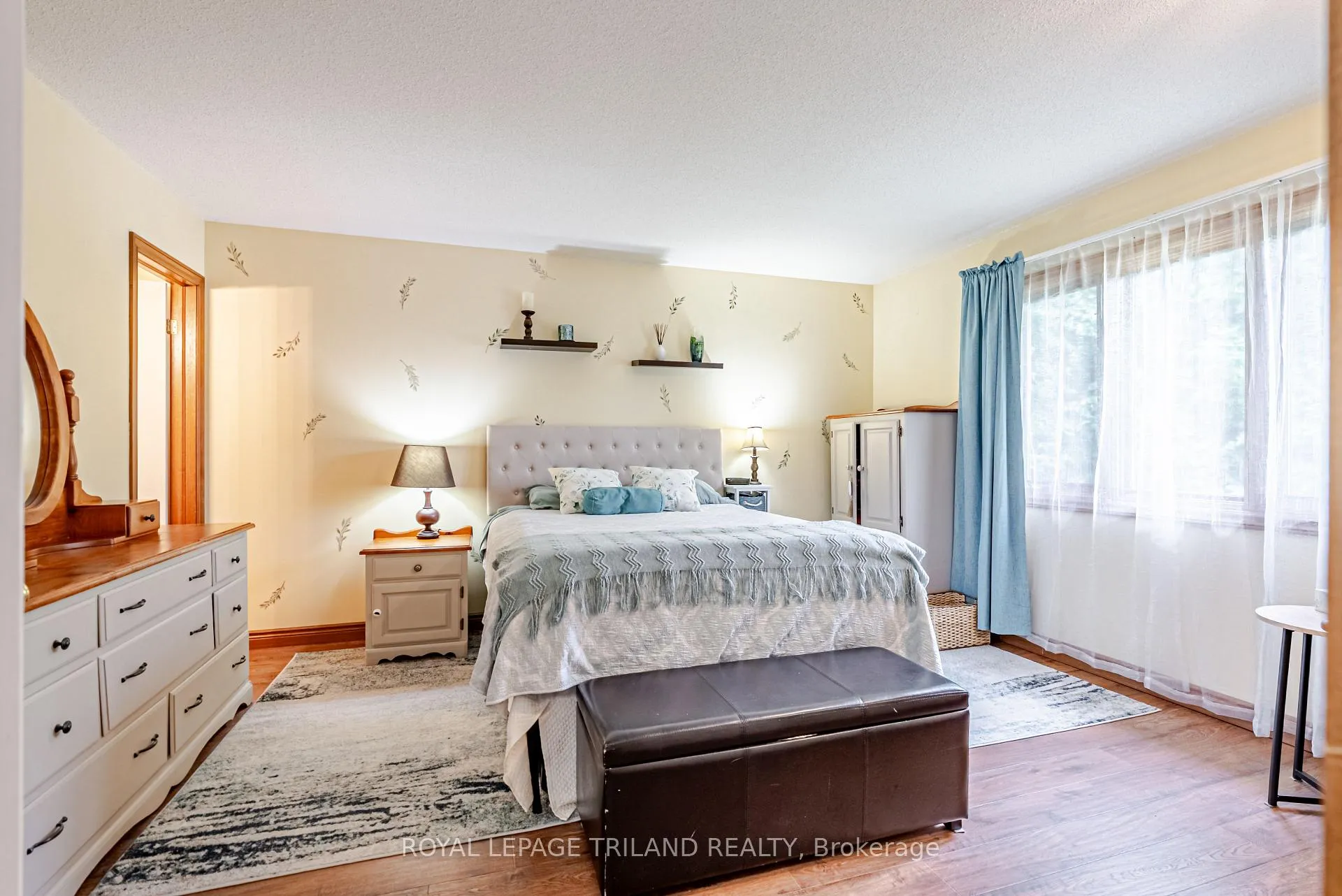Photo 26 of 89 Parkview Drive, Thames Centre, Dorchester — HOMEH