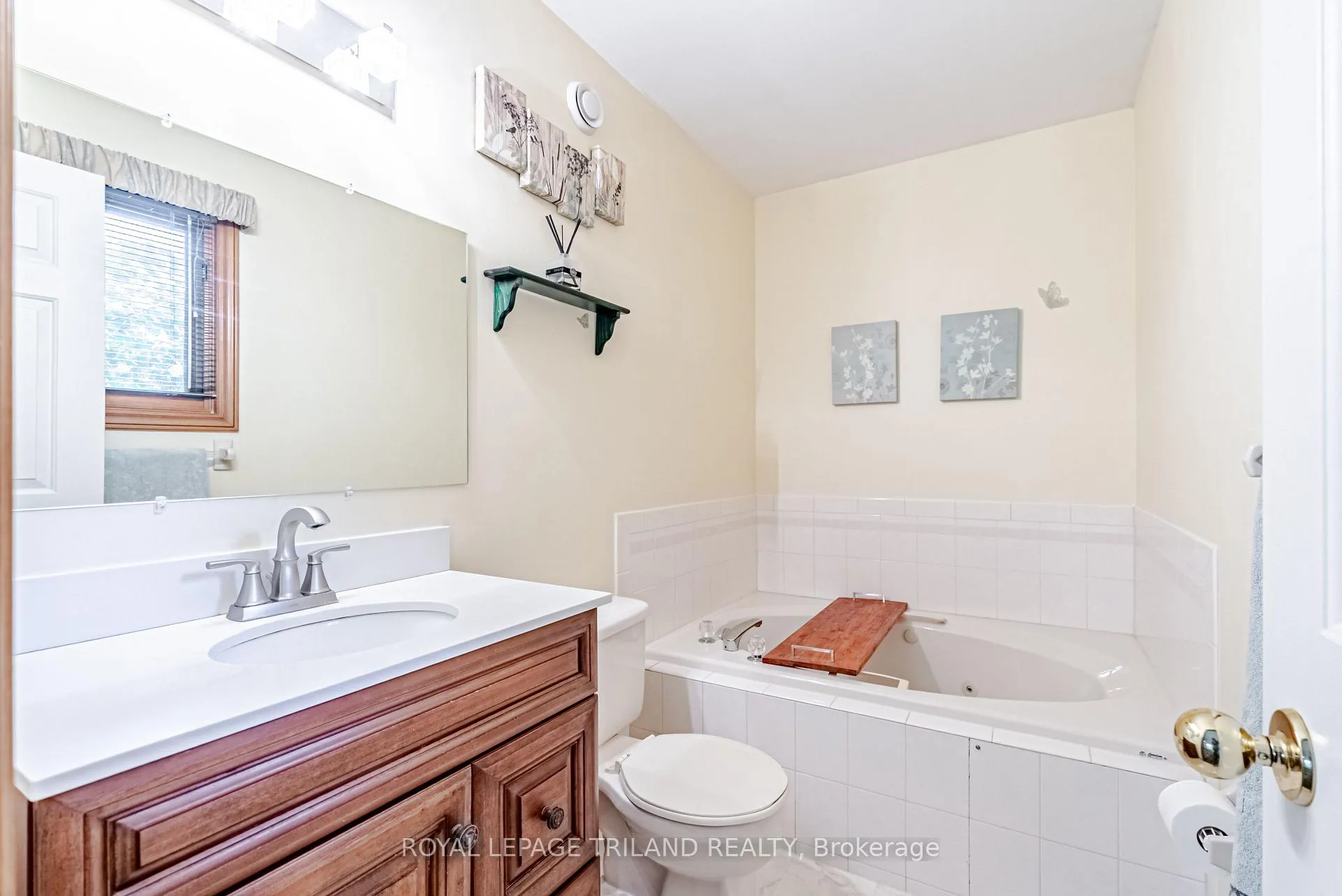 Photo 38 of 89 Parkview Drive, Thames Centre, Dorchester — HOMEH
