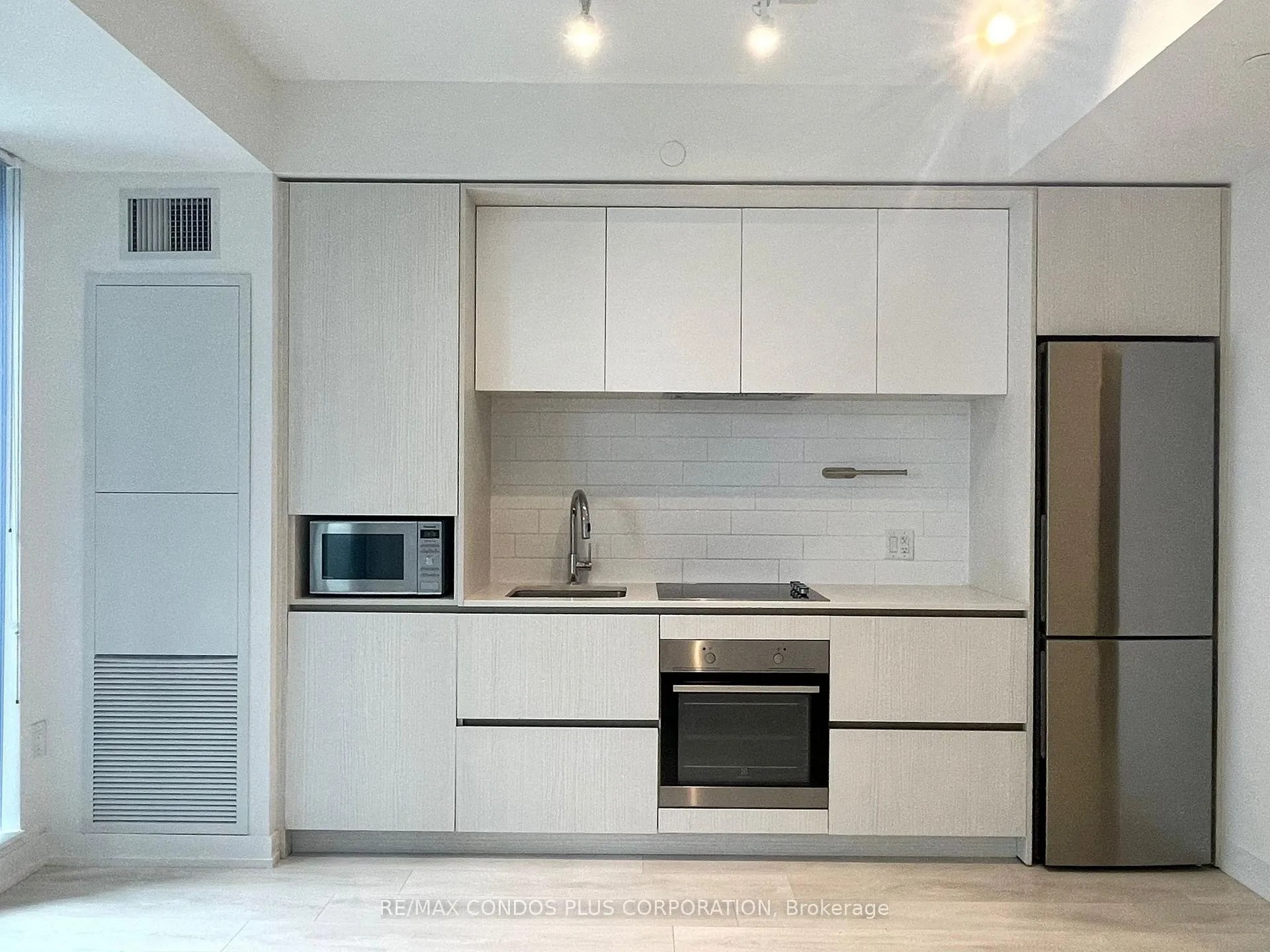 Photo 3 of Unit 702, 225 Sumach Street, Toronto, Regent Park — HOMEH