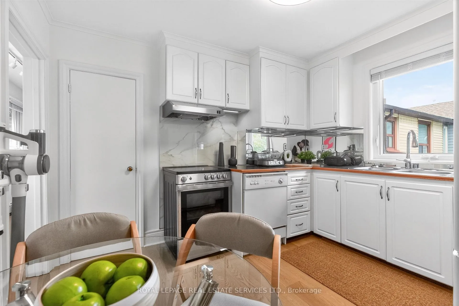 Photo 17 of 25 Lorindale Avenue, Toronto, Lawrence Park North — HOMEH