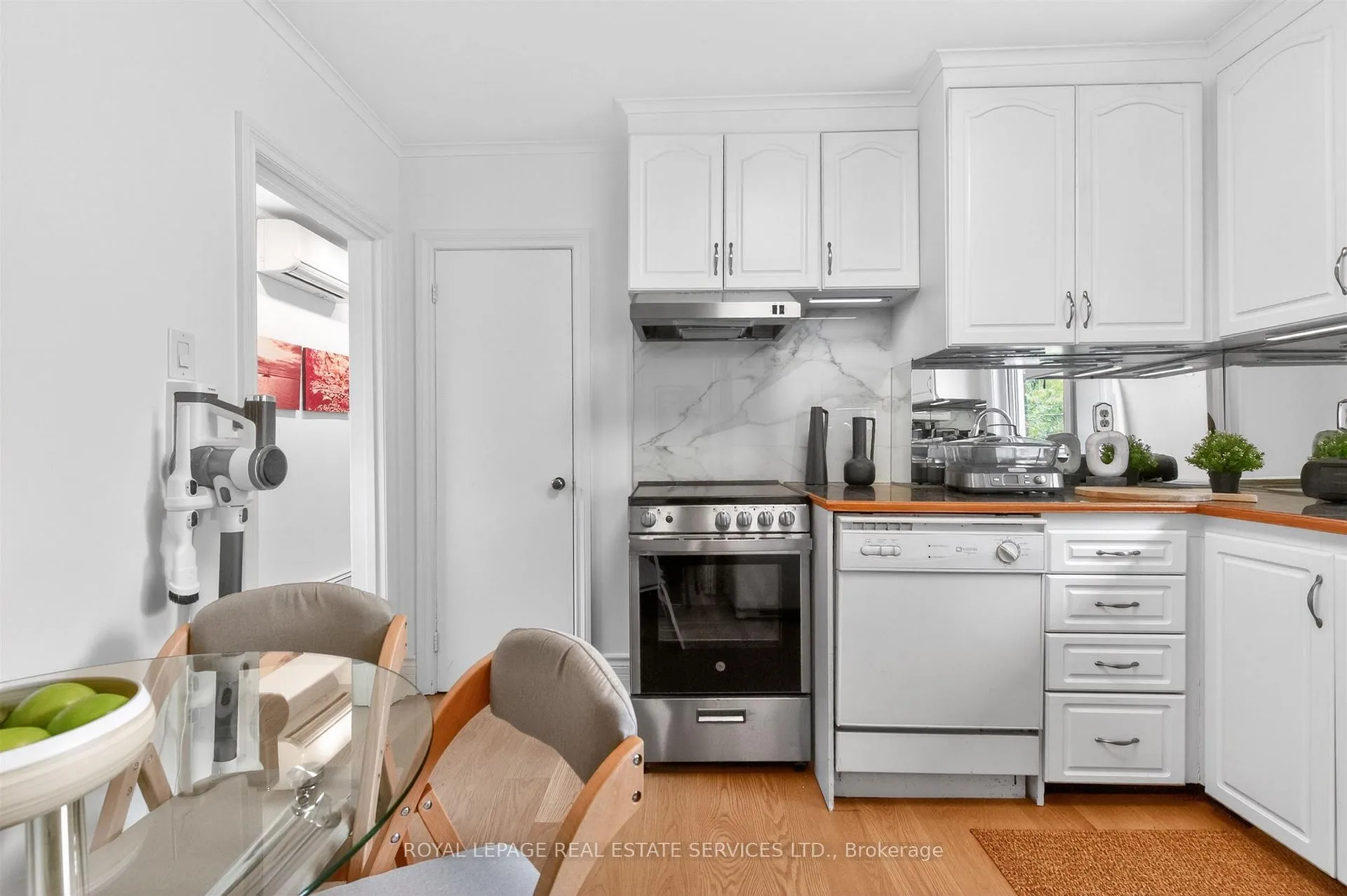 Photo 18 of 25 Lorindale Avenue, Toronto, Lawrence Park North — HOMEH