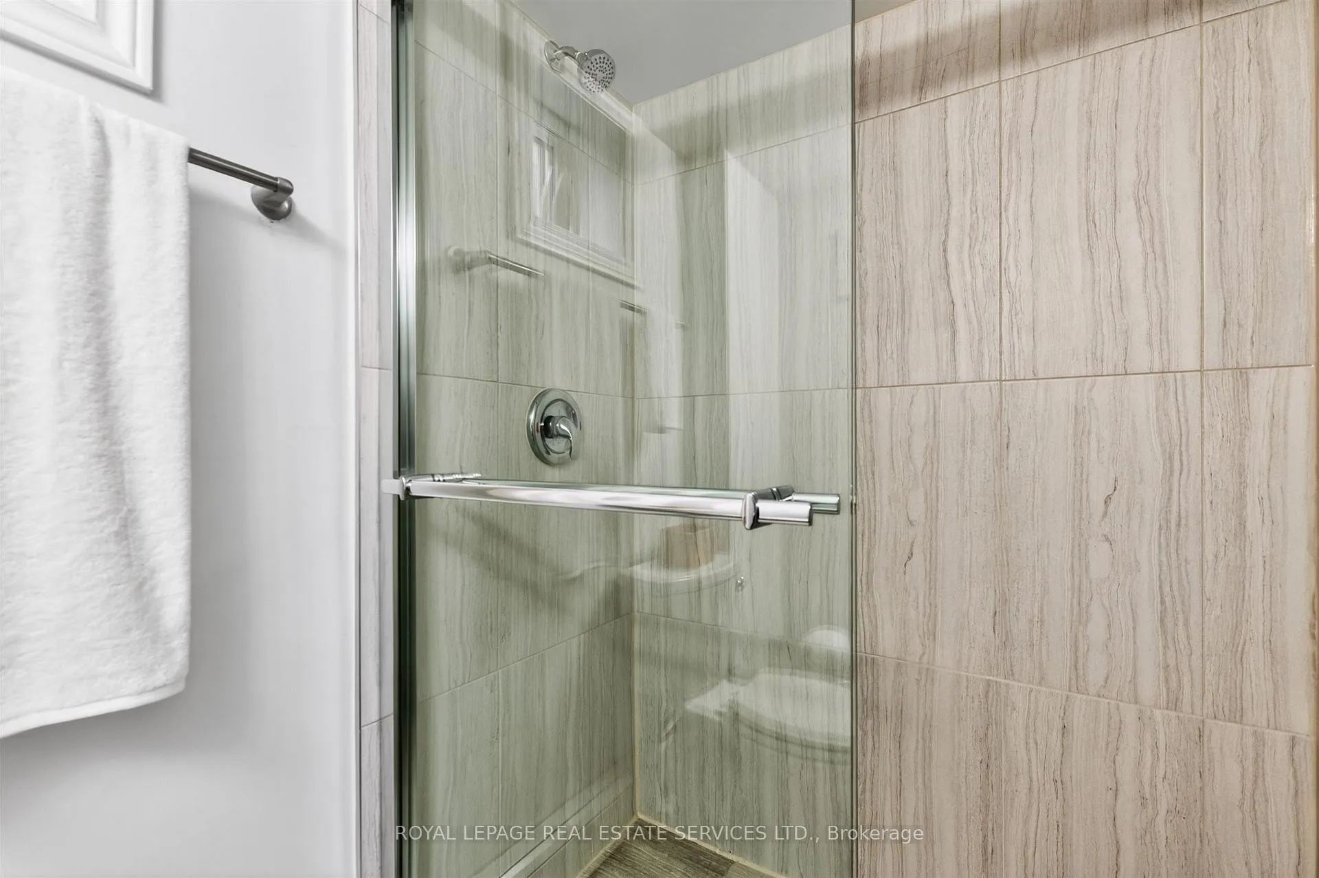 Photo 35 of 25 Lorindale Avenue, Toronto, Lawrence Park North — HOMEH