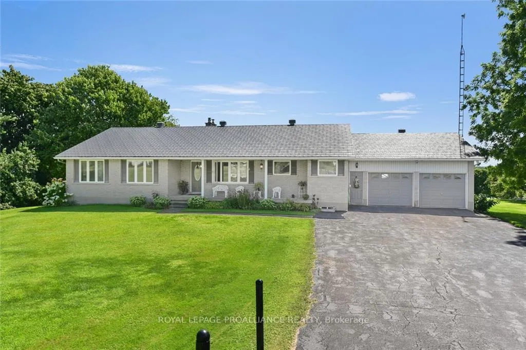 Photo 1 of 1833 County Road 2, Edwardsburgh/Cardinal, Edwardsburgh/Cardinal Twp — HOMEH