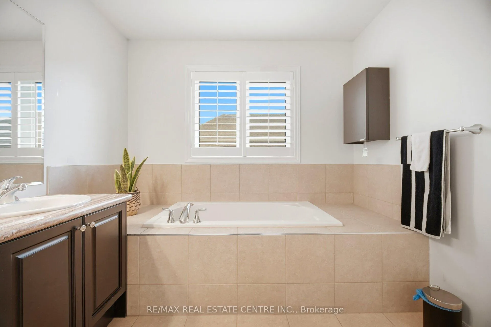 Photo 31 of Isaac 3051 Avenue, Oakville, Glenorchy — HOMEH