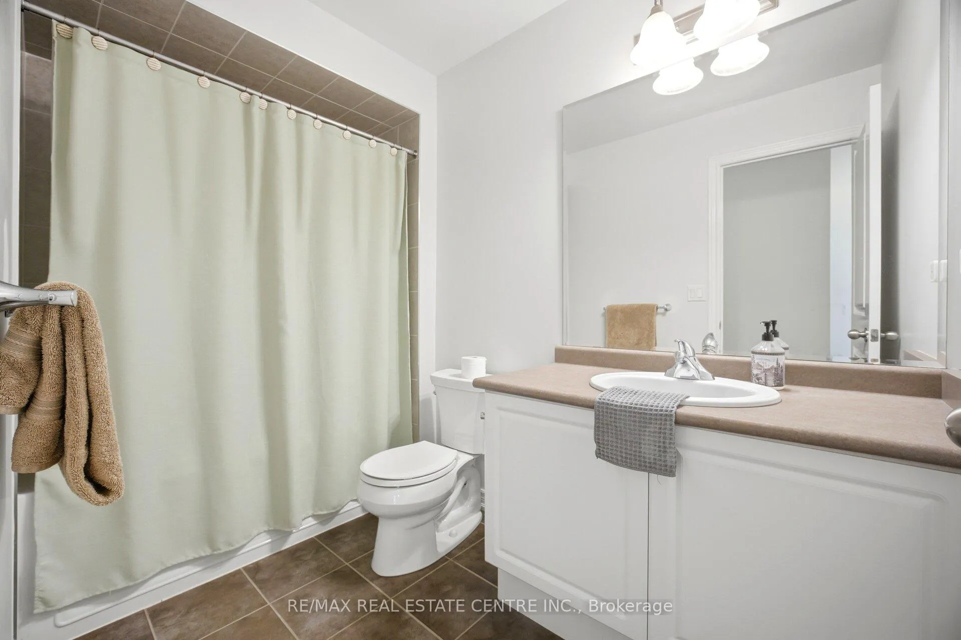 Photo 43 of Isaac 3051 Avenue, Oakville, Glenorchy — HOMEH