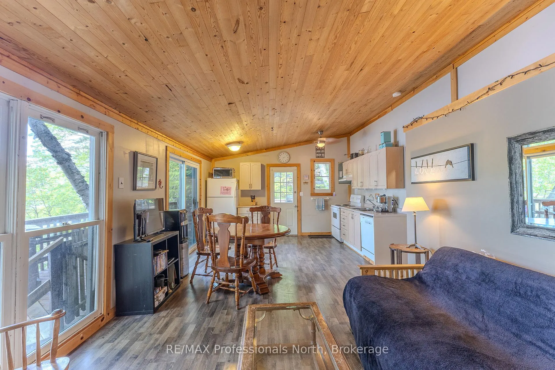 Photo 14 of 1016 Twilight Close, Algonquin Highlands, McClintock — HOMEH