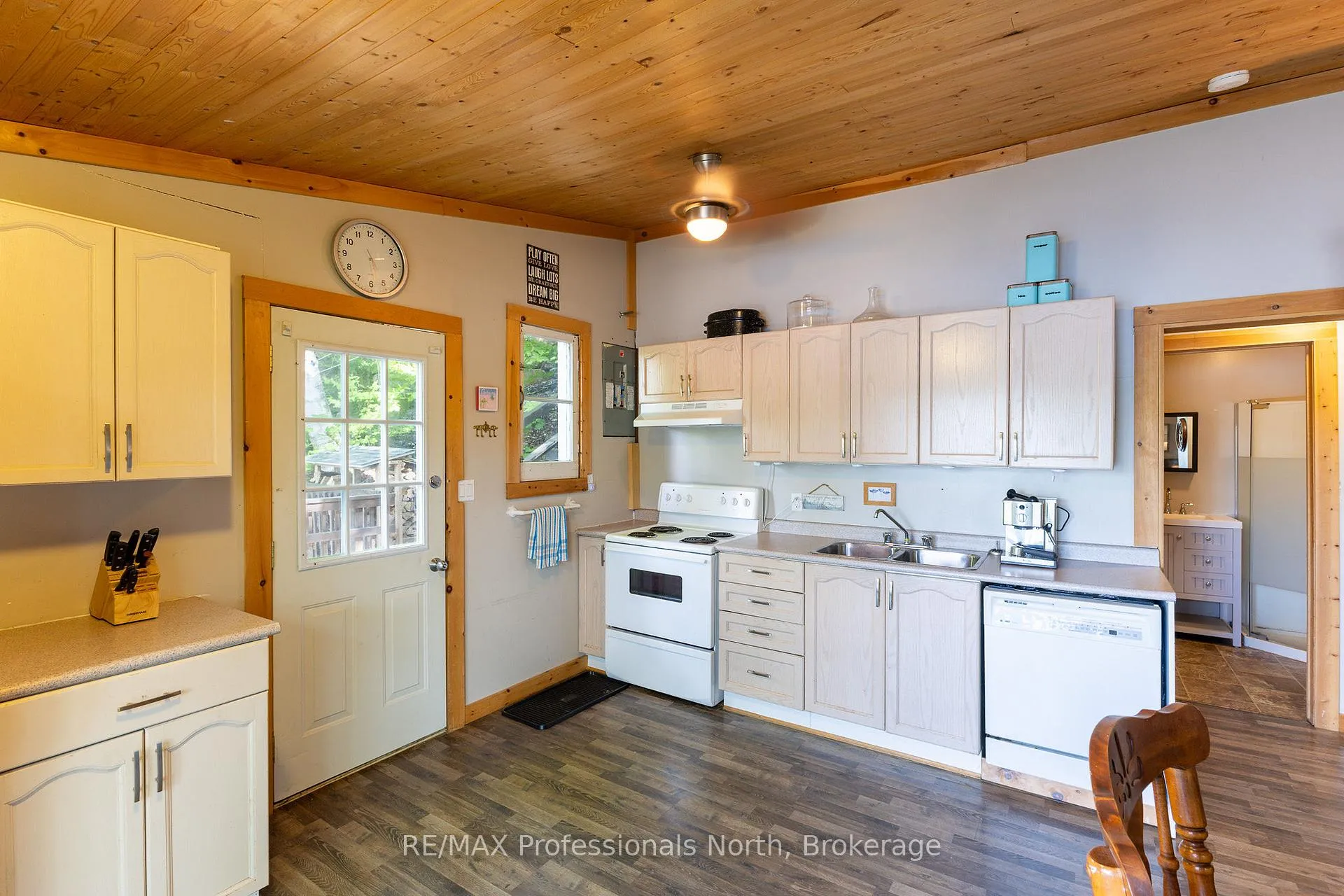Photo 18 of 1016 Twilight Close, Algonquin Highlands, McClintock — HOMEH