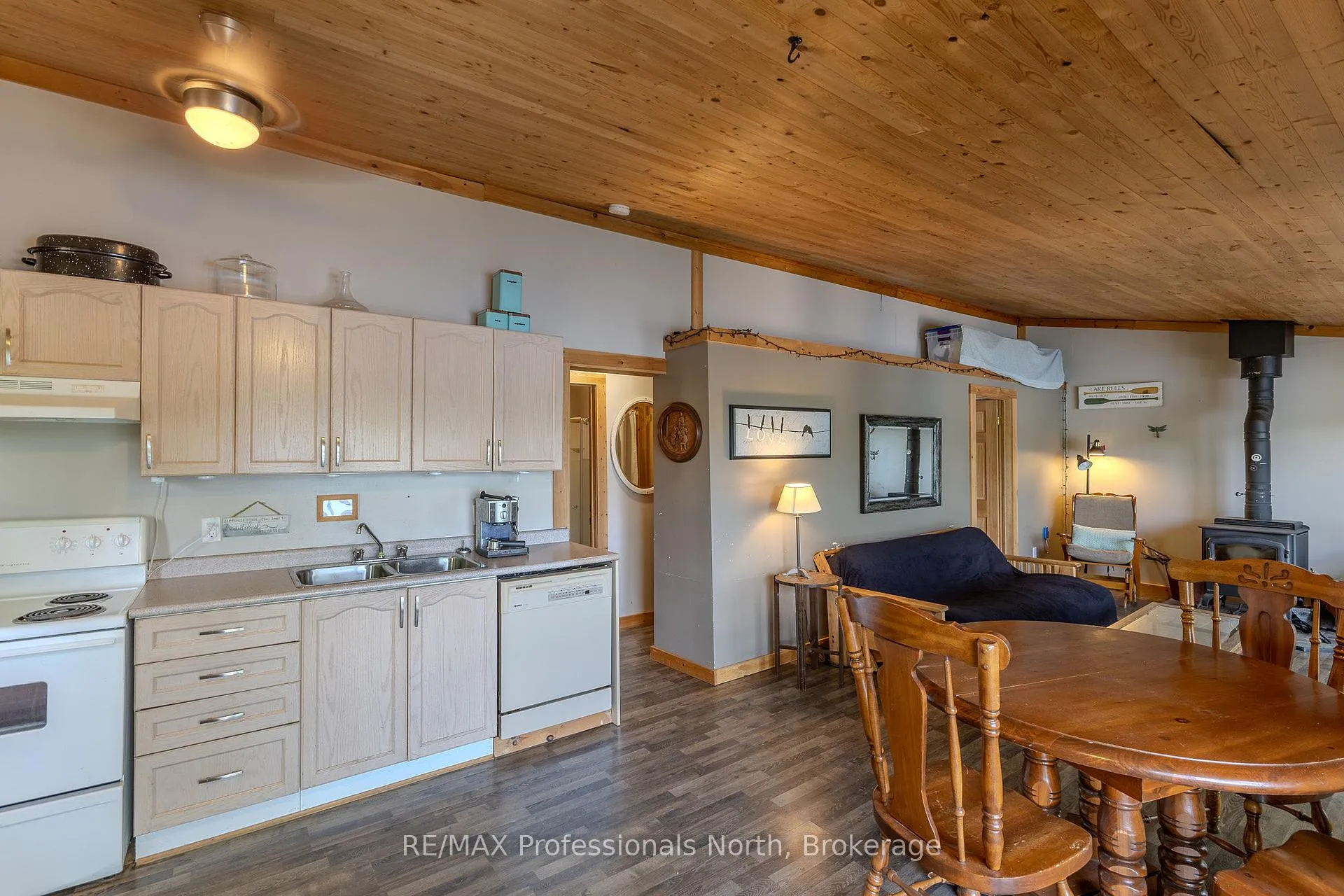 Photo 19 of 1016 Twilight Close, Algonquin Highlands, McClintock — HOMEH