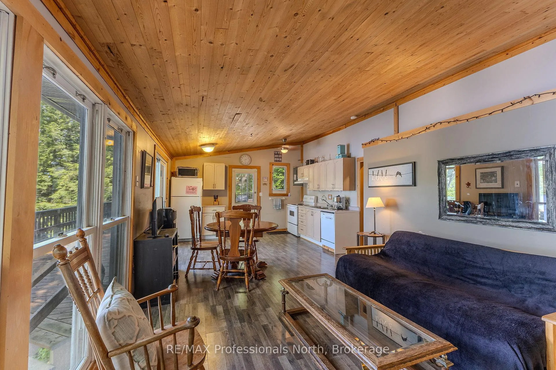 Photo 20 of 1016 Twilight Close, Algonquin Highlands, McClintock — HOMEH