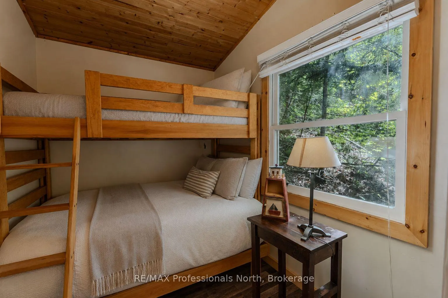 Photo 23 of 1016 Twilight Close, Algonquin Highlands, McClintock — HOMEH