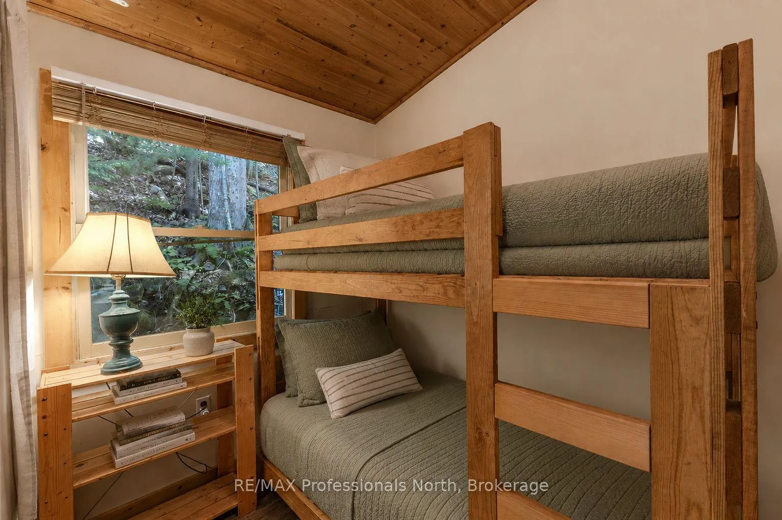 Photo 24 of 1016 Twilight Close, Algonquin Highlands, McClintock — HOMEH