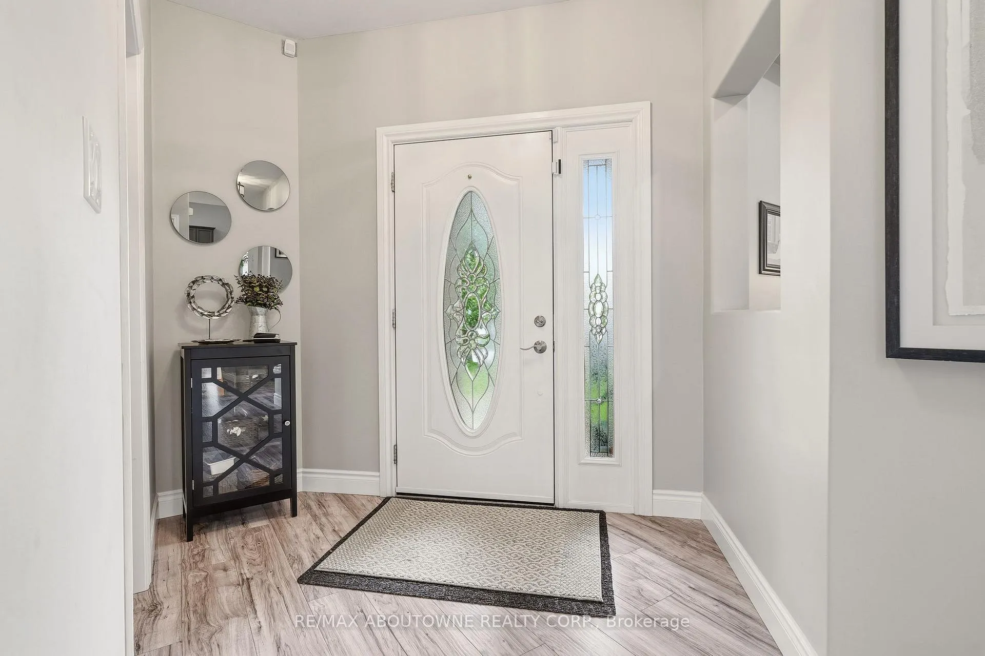 Photo 4 of 34 Pentland Road, Hamilton, Waterdown — HOMEH