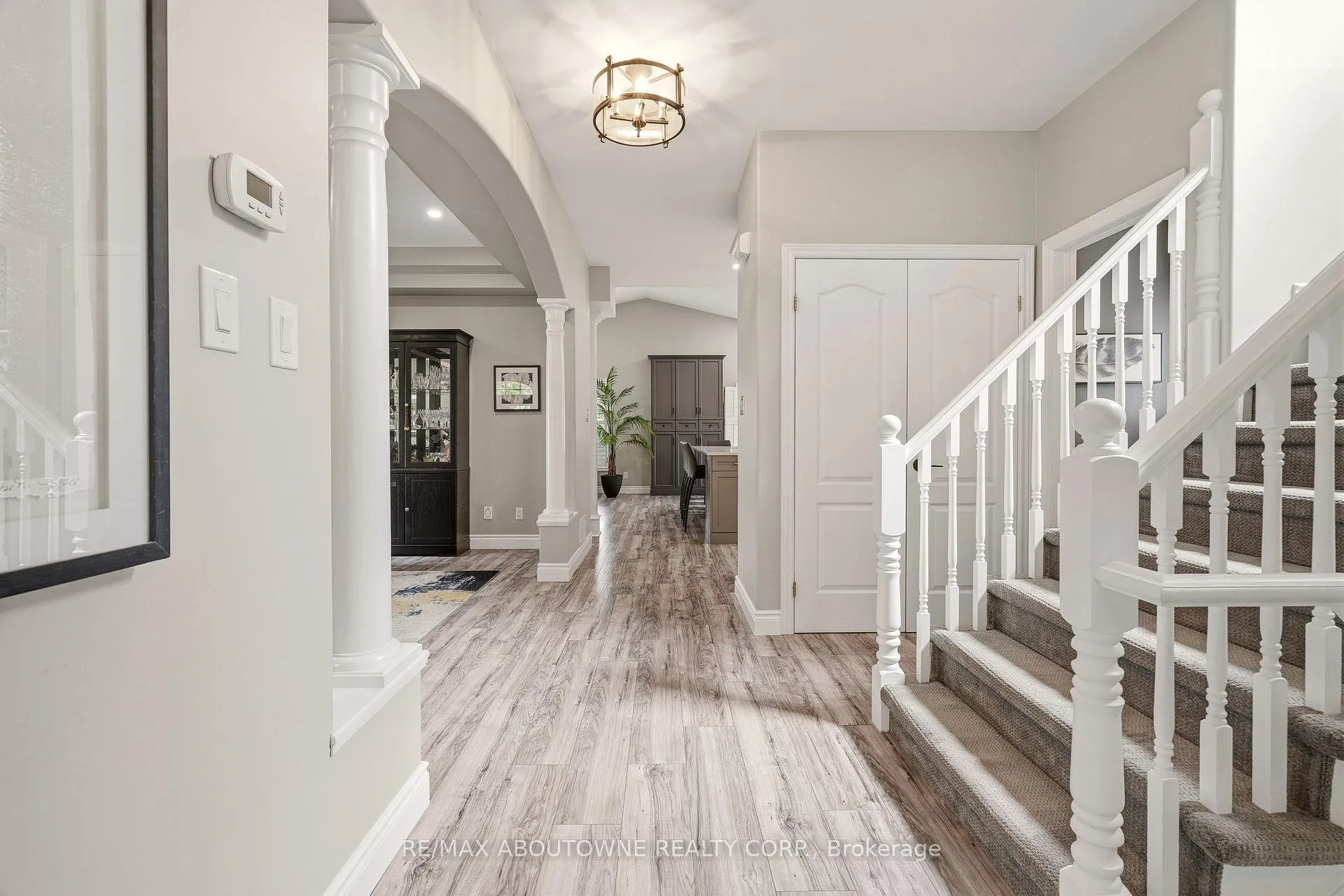 Photo 5 of 34 Pentland Road, Hamilton, Waterdown — HOMEH