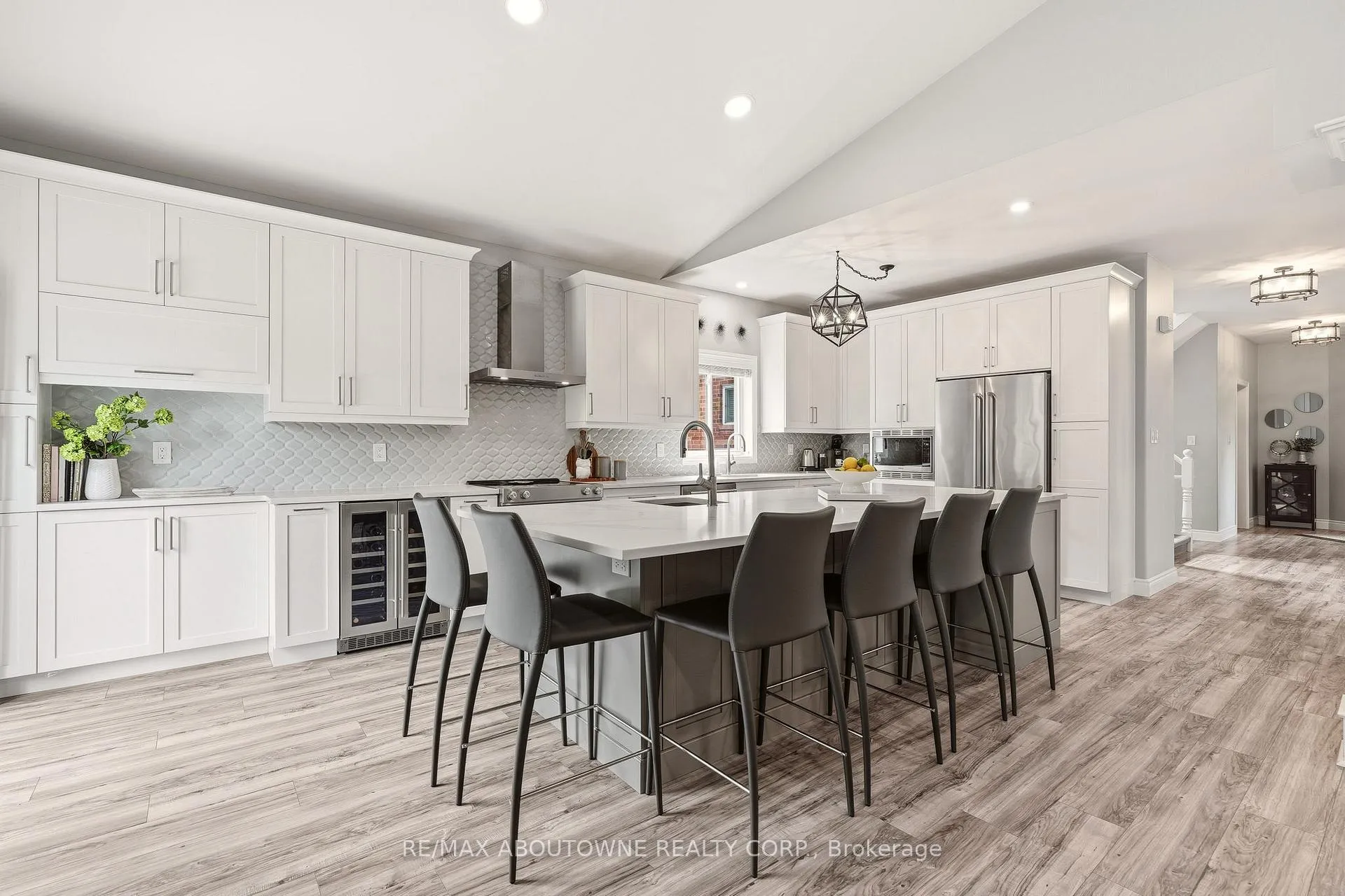 Photo 12 of 34 Pentland Road, Hamilton, Waterdown — HOMEH