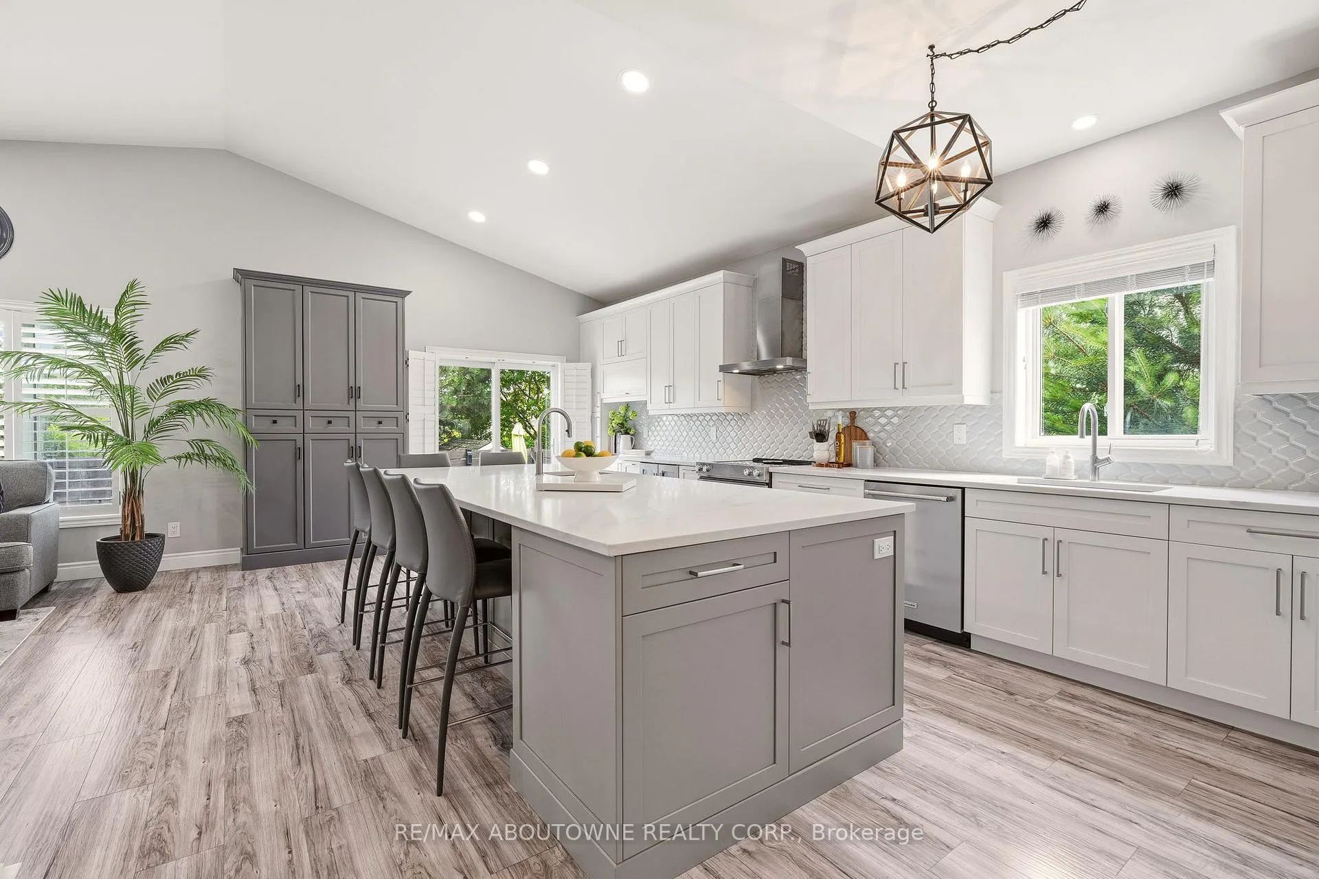 Photo 13 of 34 Pentland Road, Hamilton, Waterdown — HOMEH